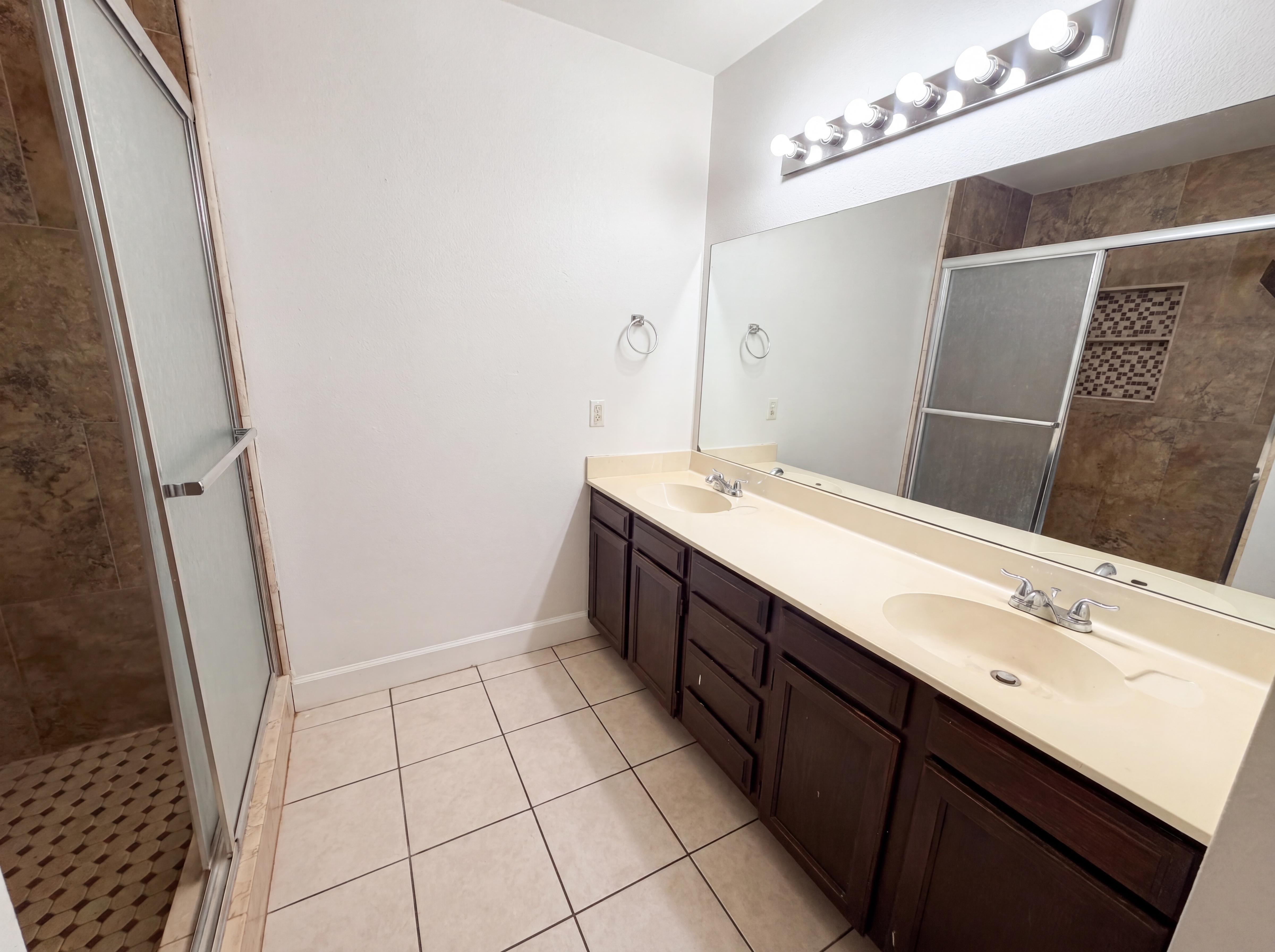 Photo 9 of 18 of 1251 E Grove Cir, Mesa, AZ