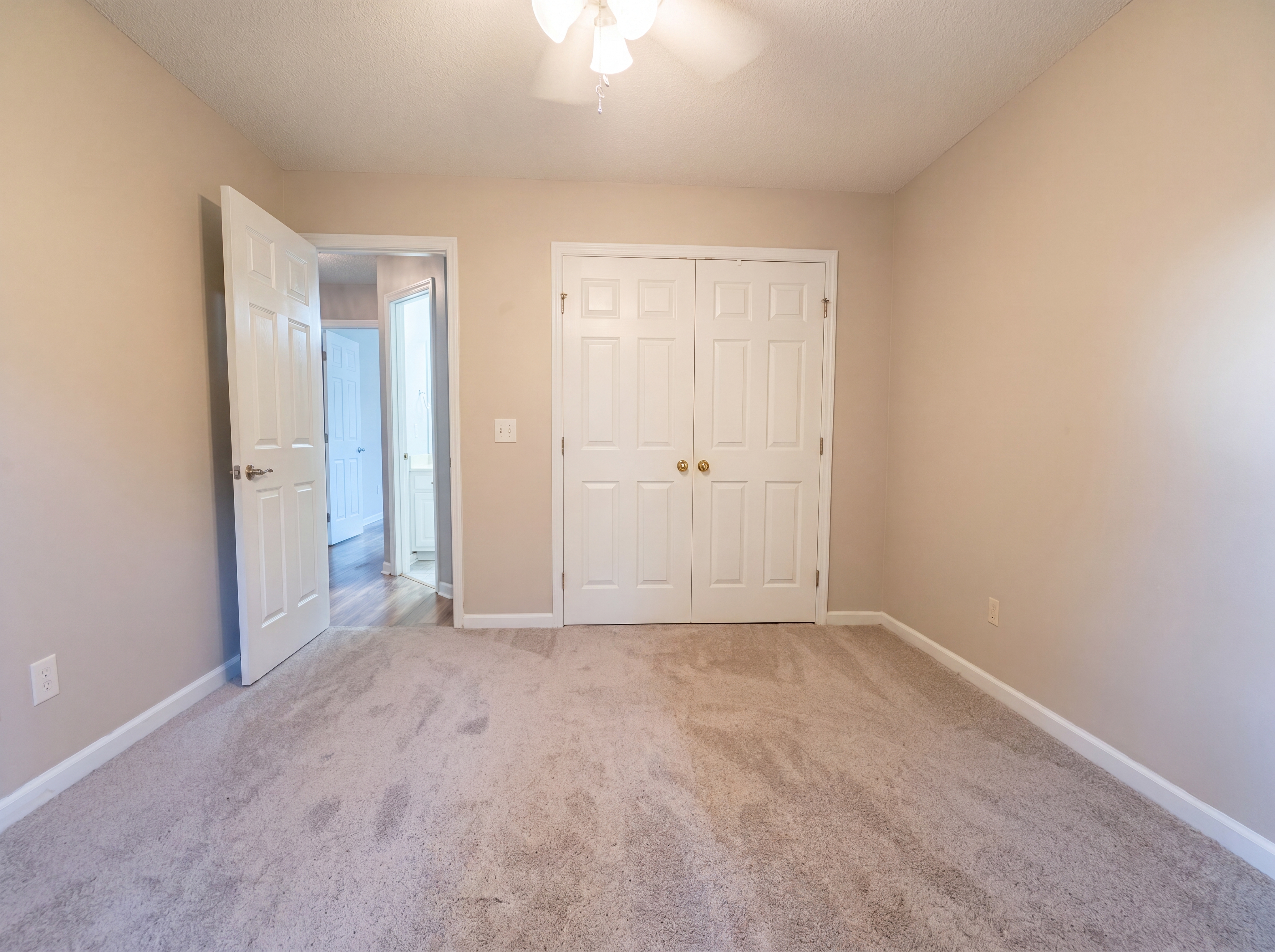 Photo 11 of 19 of 223 Williston Dr, Huntsville, AL