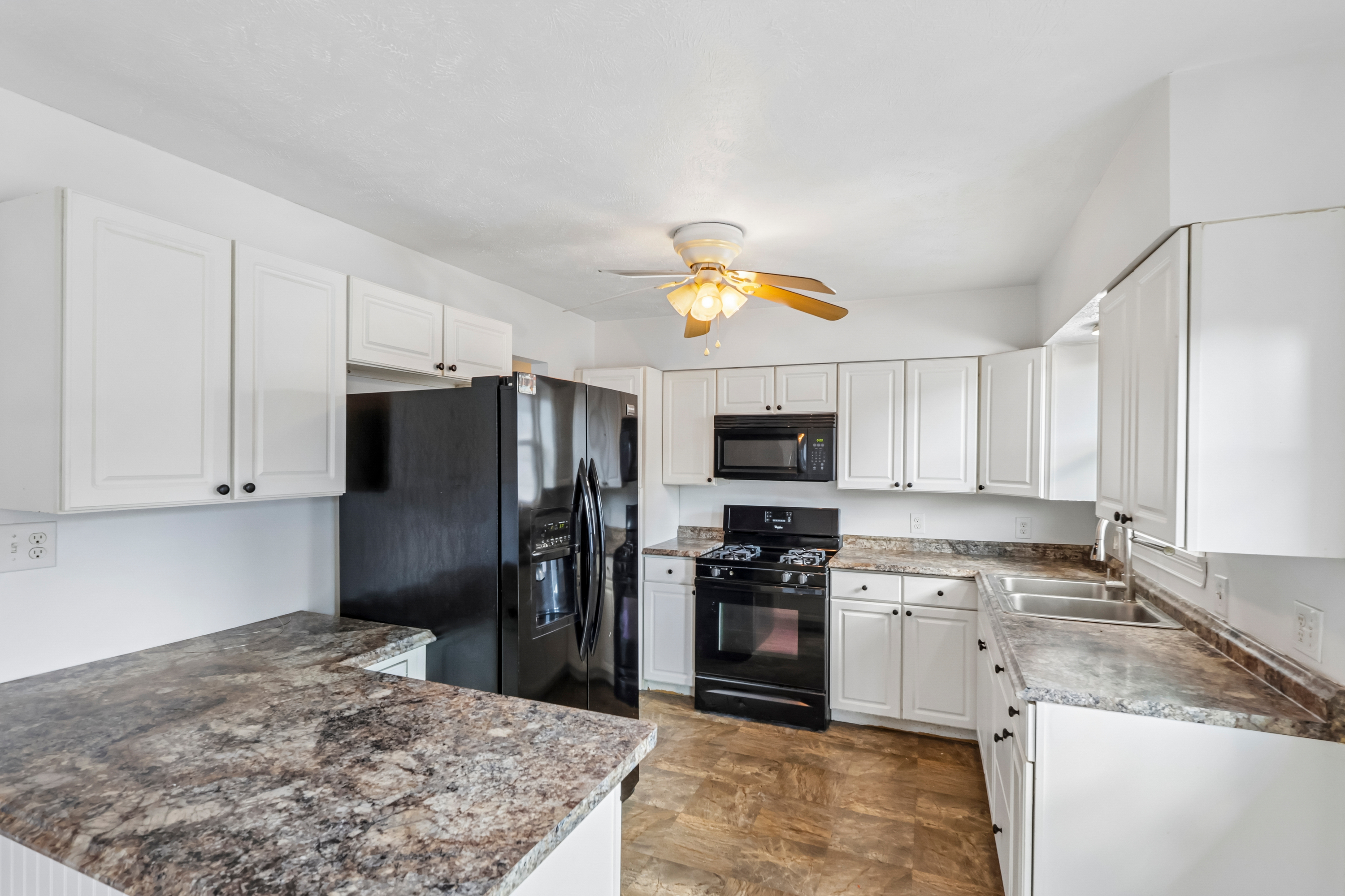 Photo 2 of 27 of 4137 Gary Ave, Lorain, OH