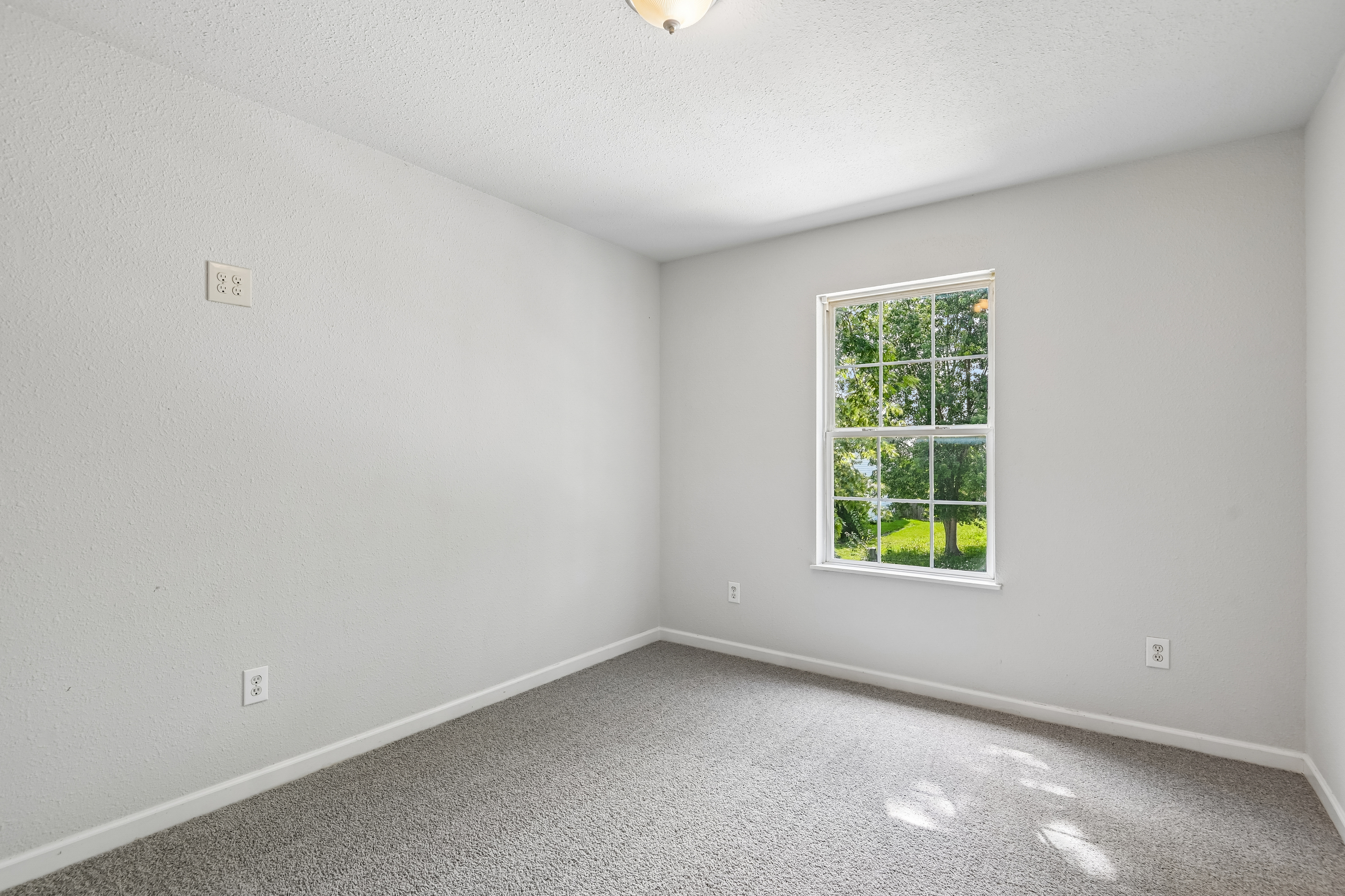 Photo 34 of 43 of 2327 Rostock Ct, Indianapolis, IN