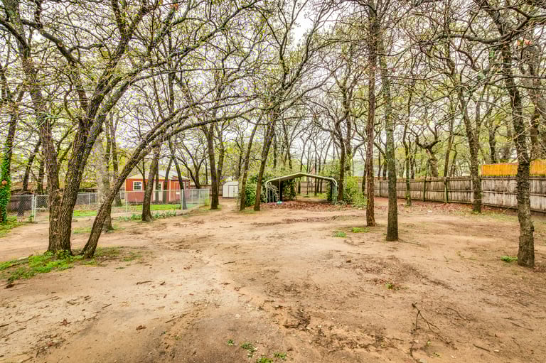 Photo 26 of 27 - 564 Dylan Ct, Azle, TX 76020