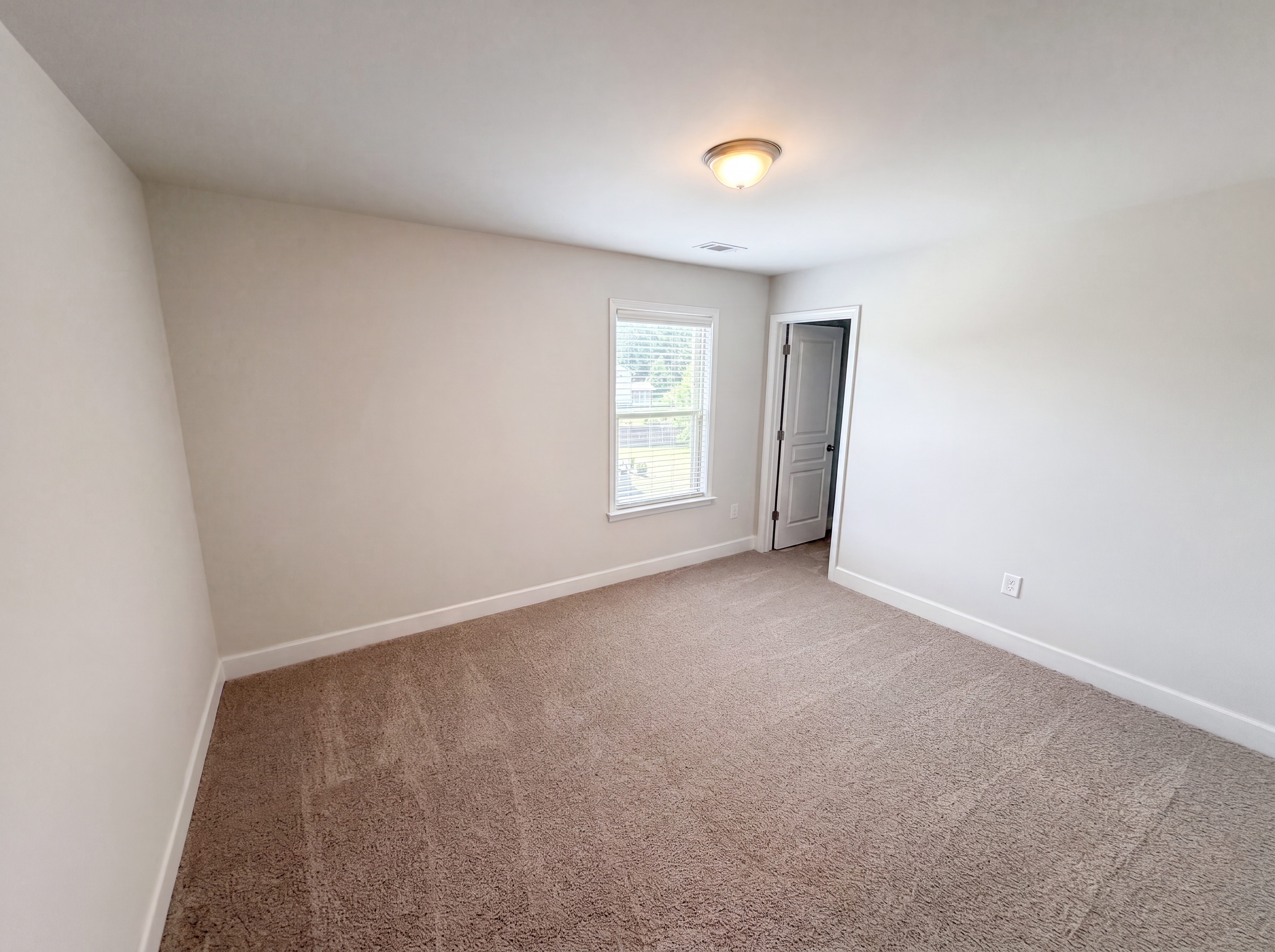 Photo 10 of 24 of 165 Calverton Ln, Tyrone, GA
