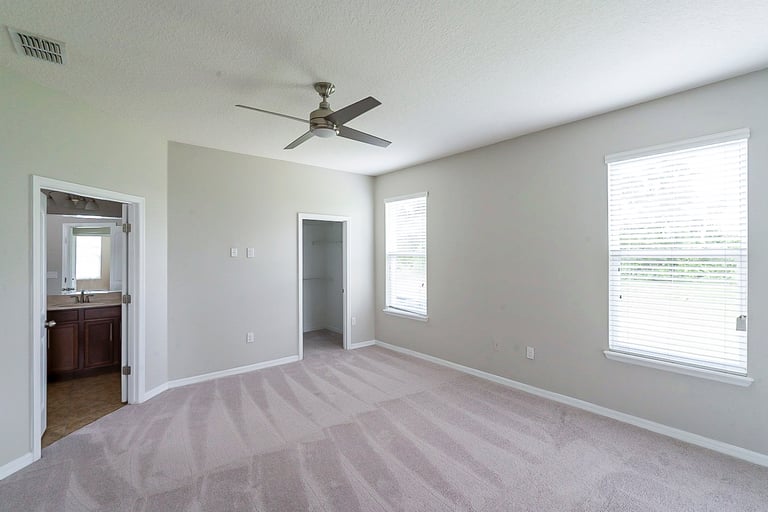 Photo 18 of 31 - 2349 Beacon Landing Cir, Orlando, FL 32824