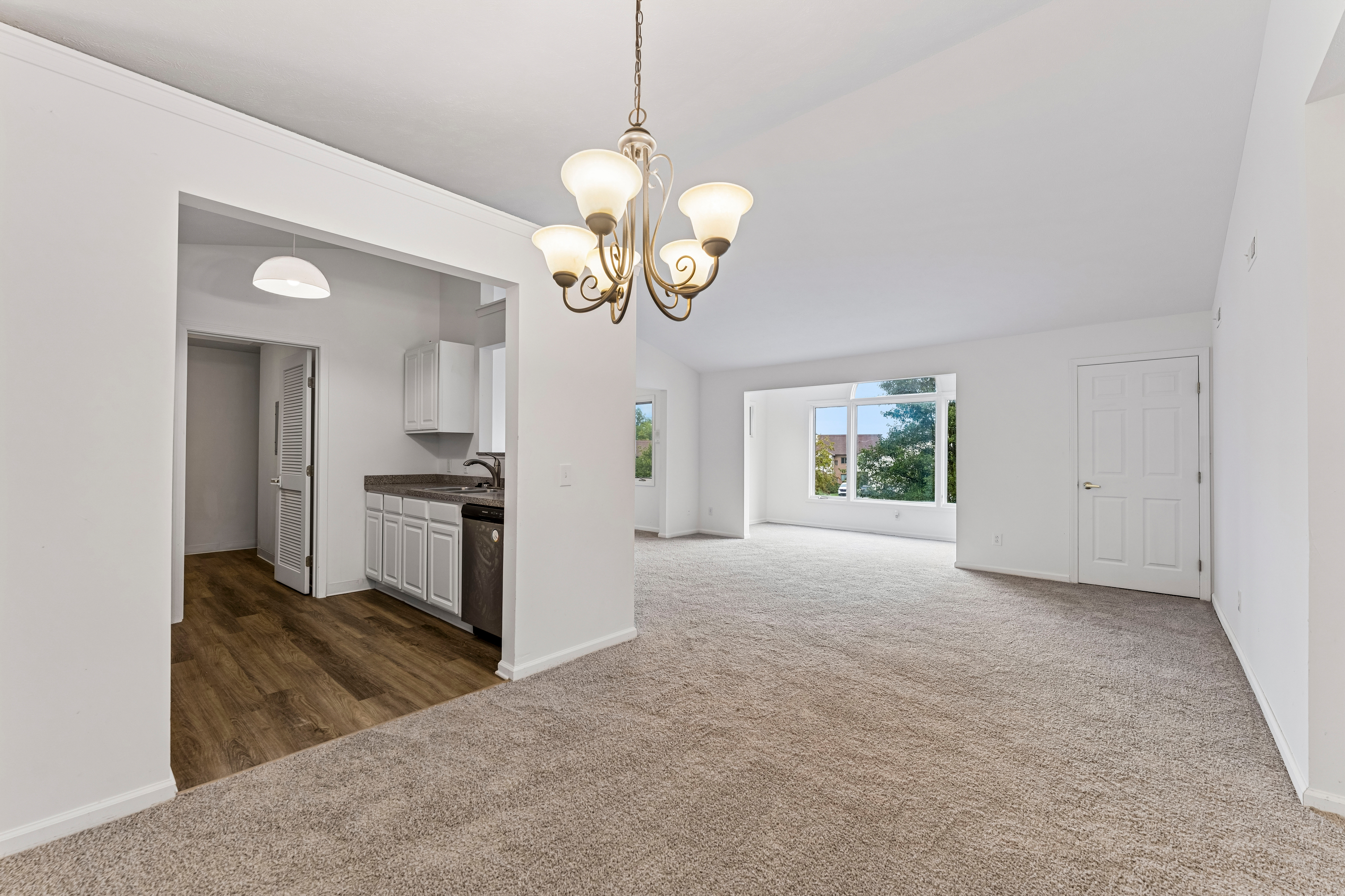 Photo 13 of 31 of 9673 Sylvan Ln, Concord Township, OH