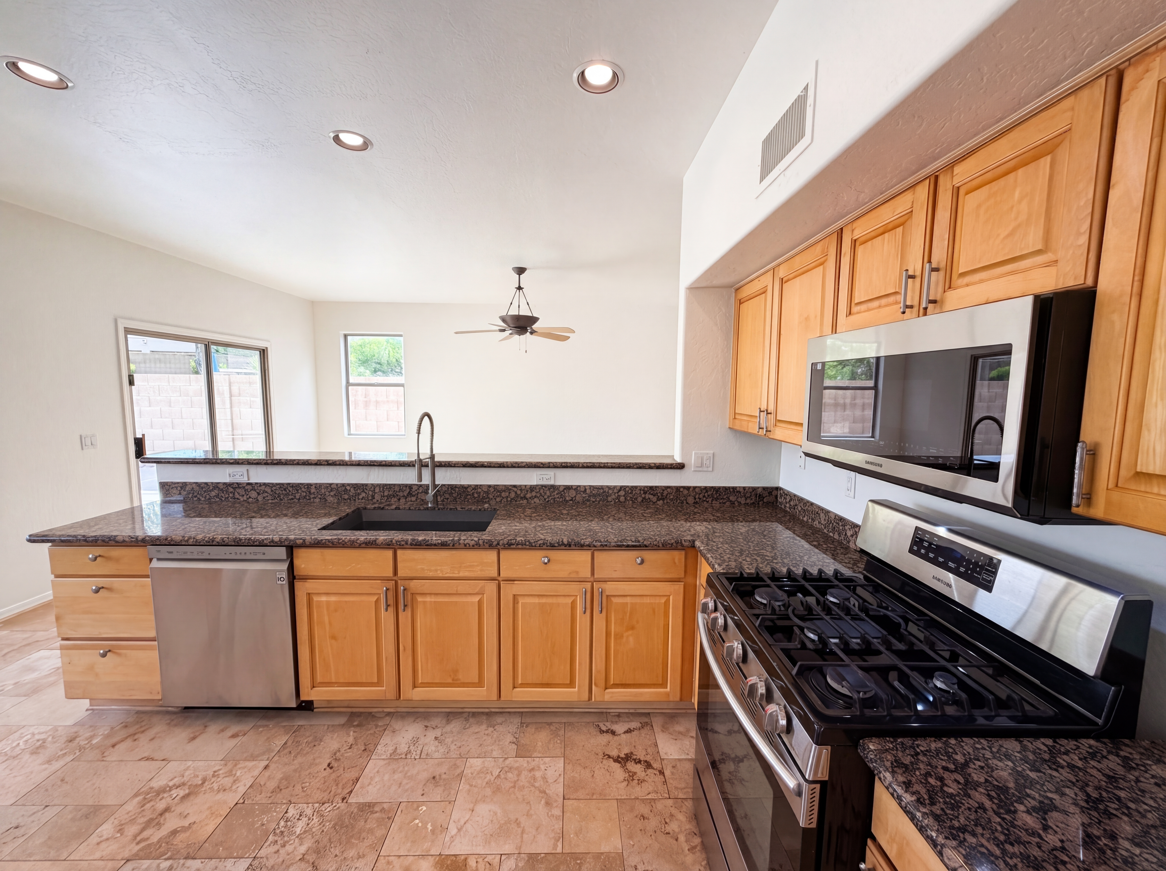 Photo 2 of 31 of 28449 N 46th St, Cave Creek, AZ