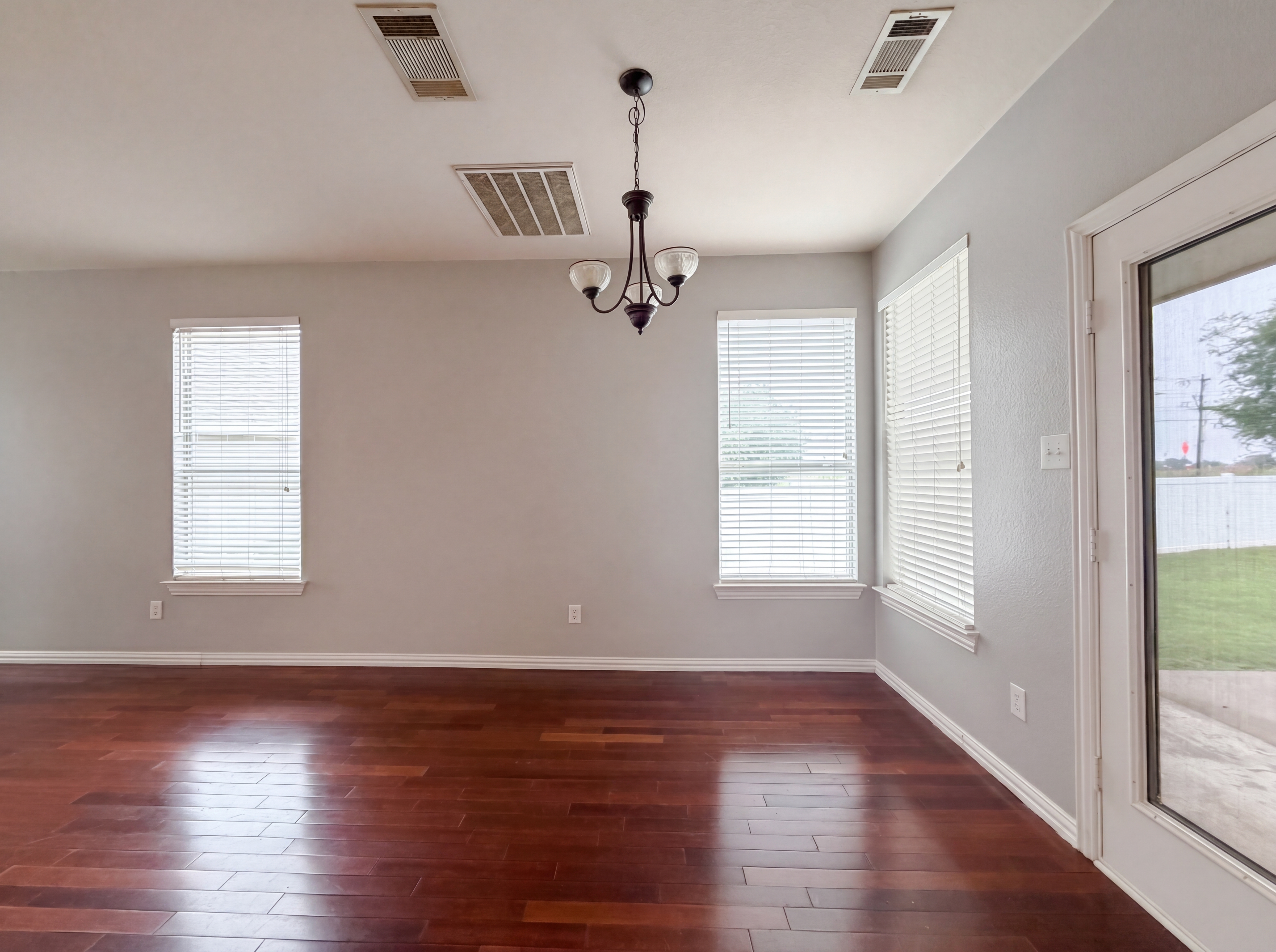 Photo 6 of 19 of 9801 Cedarcrest Dr, Providence Village, TX