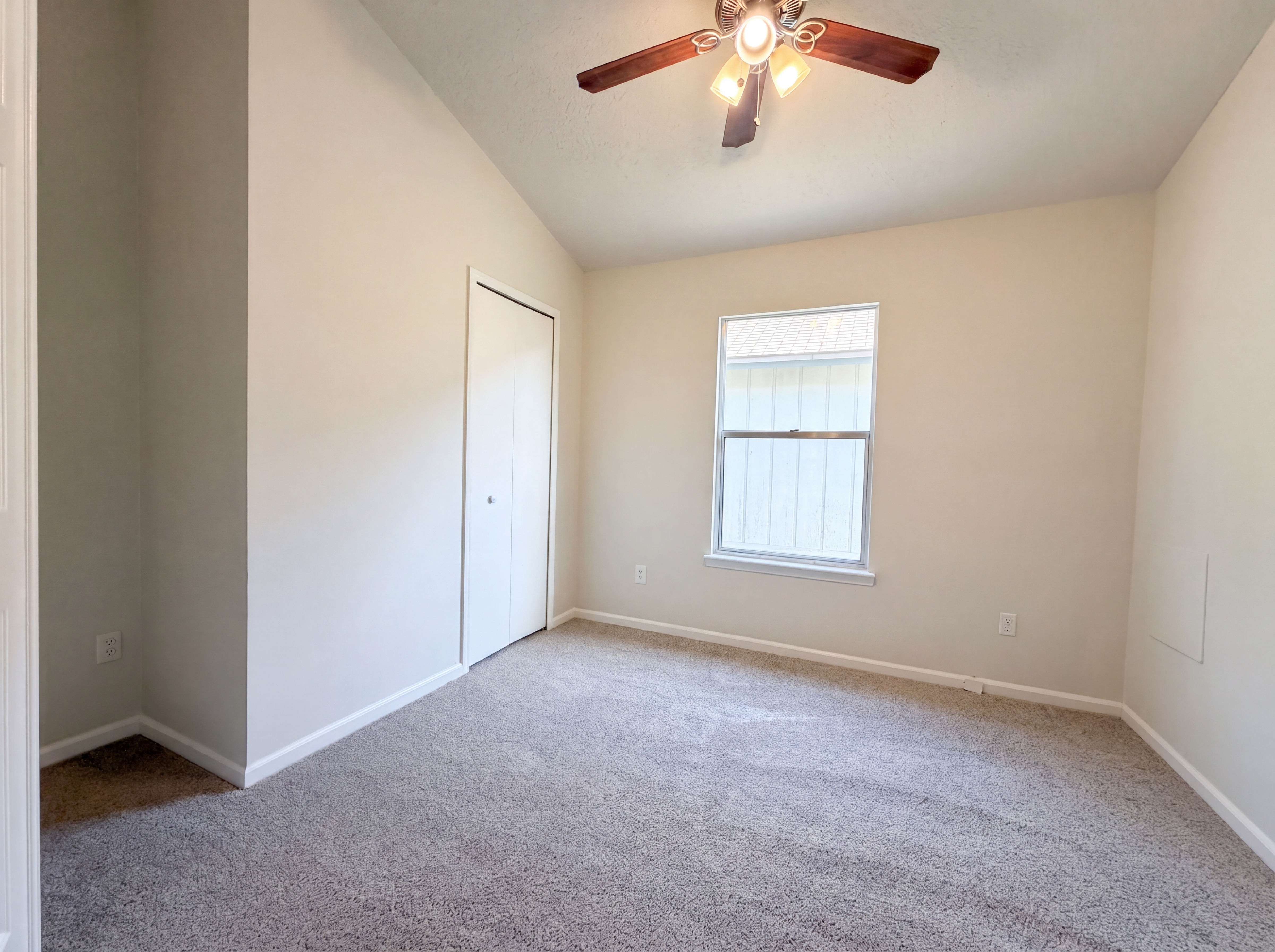 Photo 11 of 23 of 2512 Townsquare Dr, Jacksonville, FL