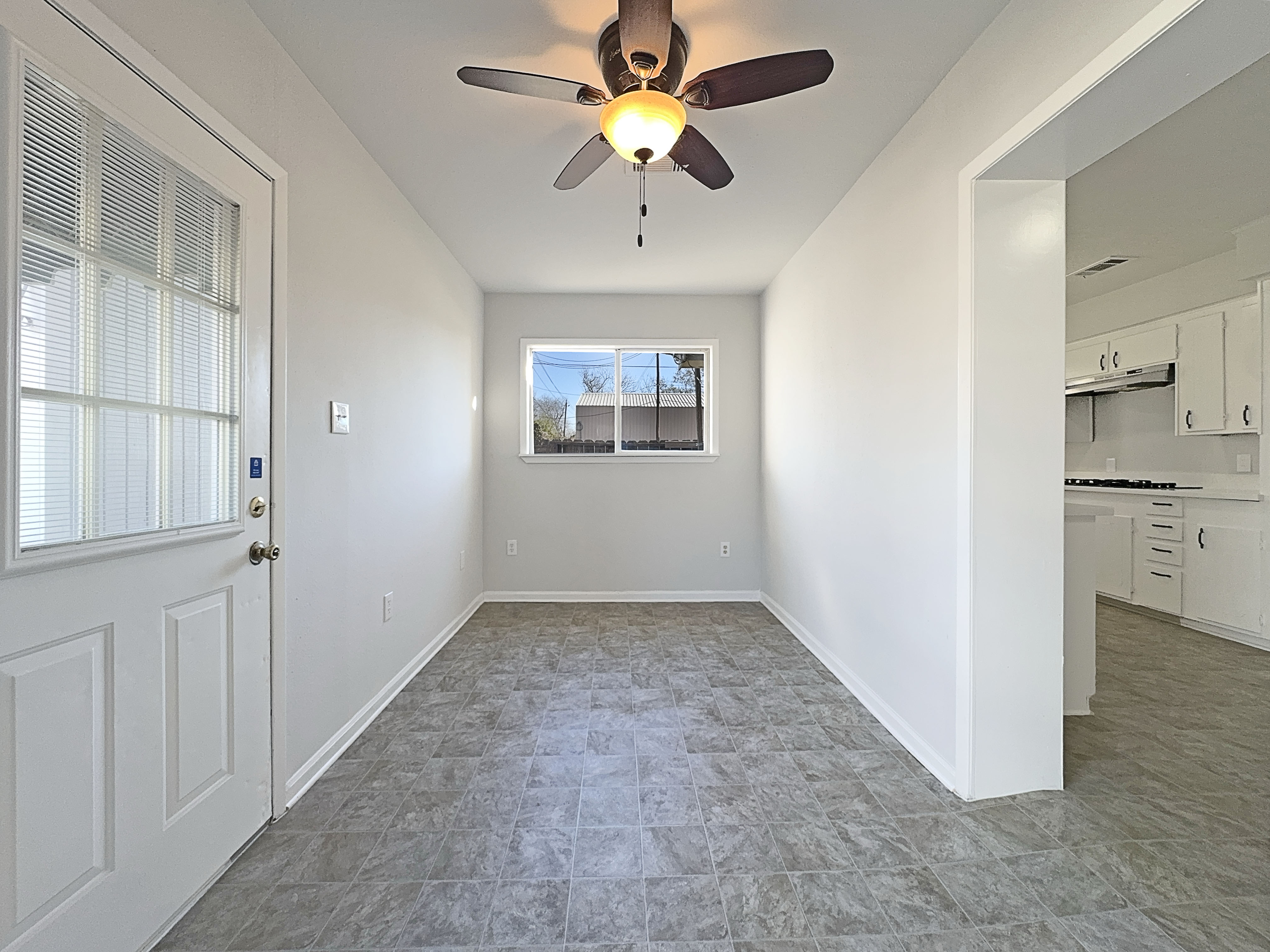 Photo 11 of 18 of 15311 Woodforest Blvd, Channelview, TX