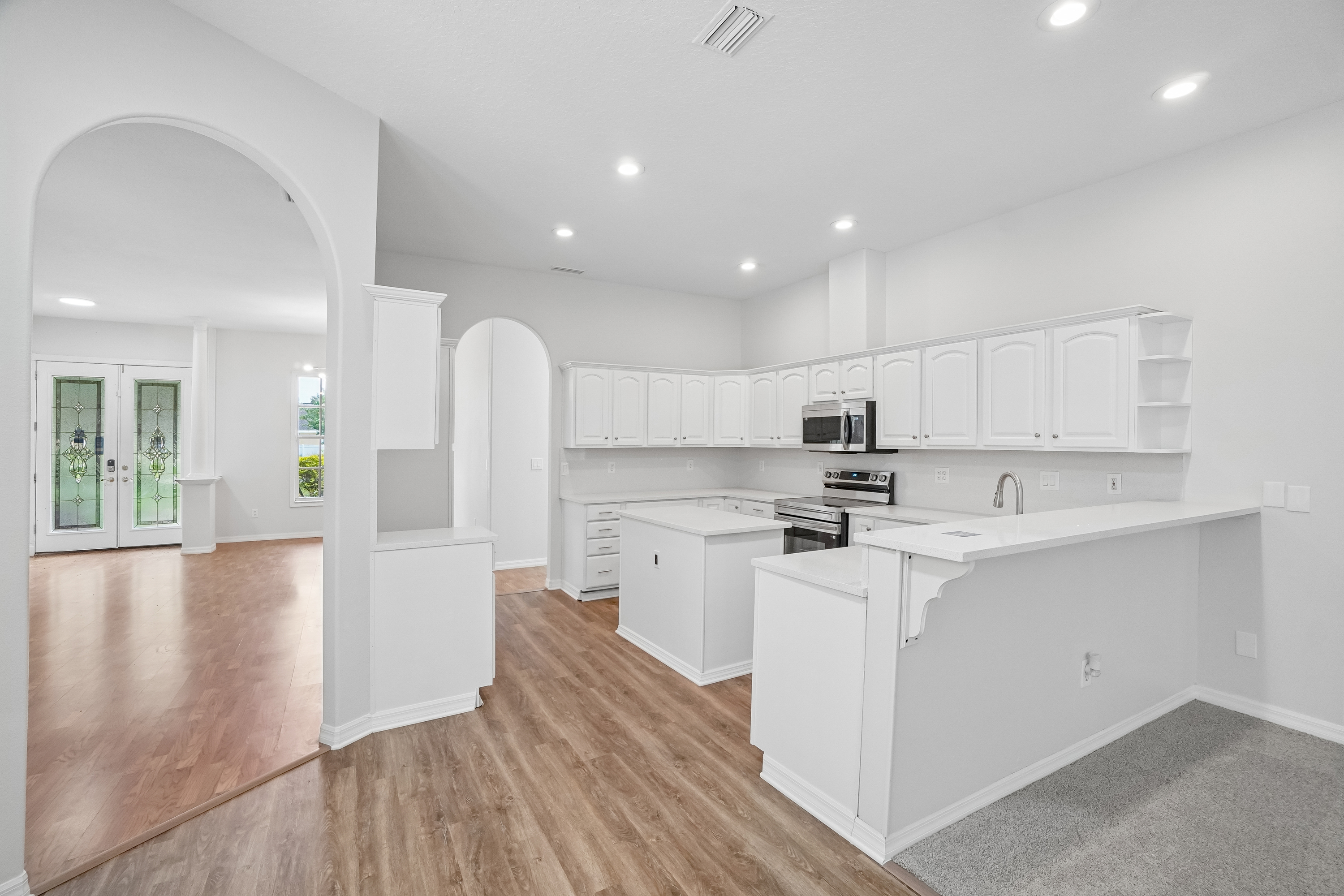 Photo 4 of 35 of 17718 Crystal Cove Pl, Lutz, FL