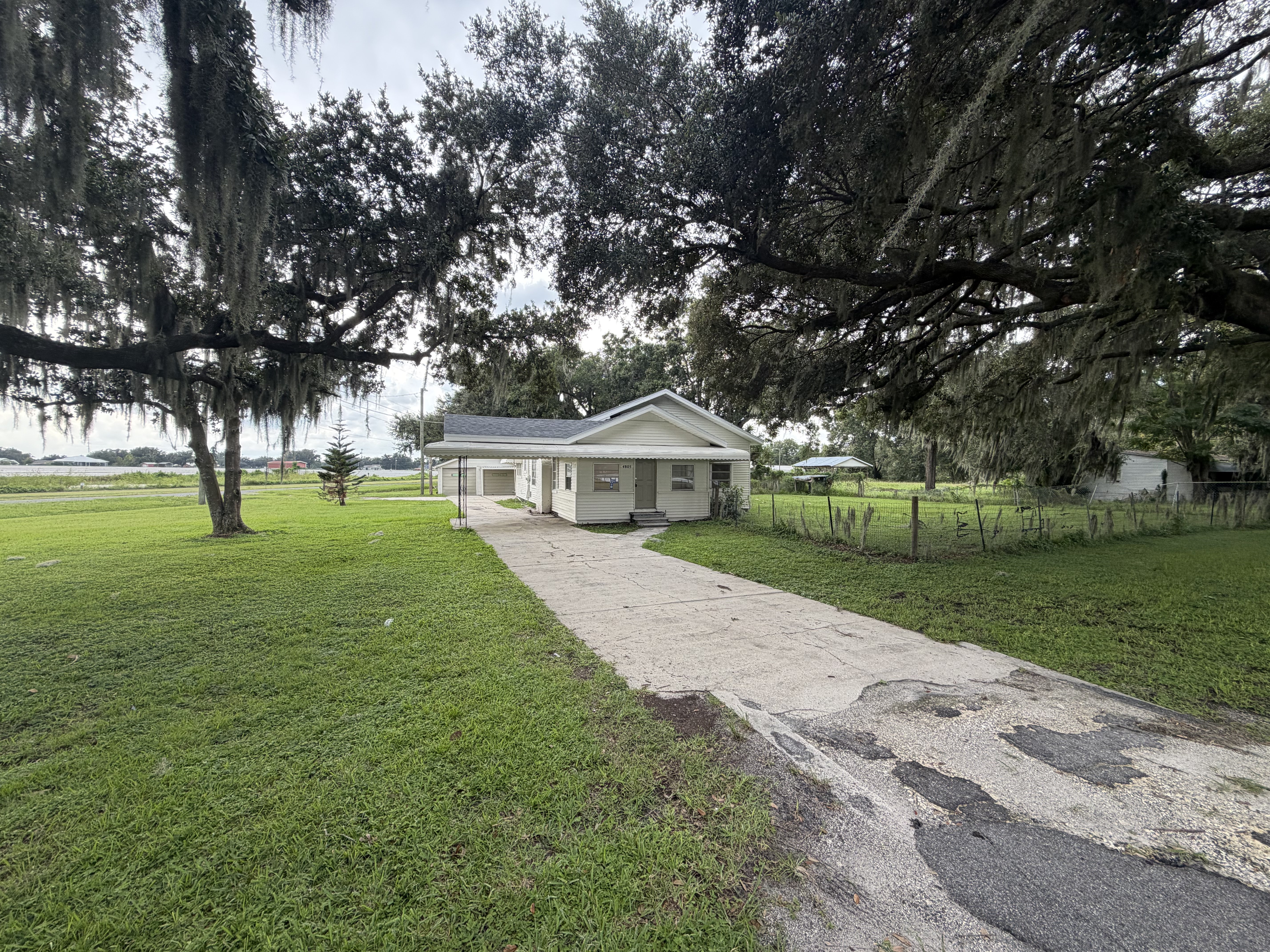 Photo 11 of 27 of 4805 Coronet Rd, Plant City, FL