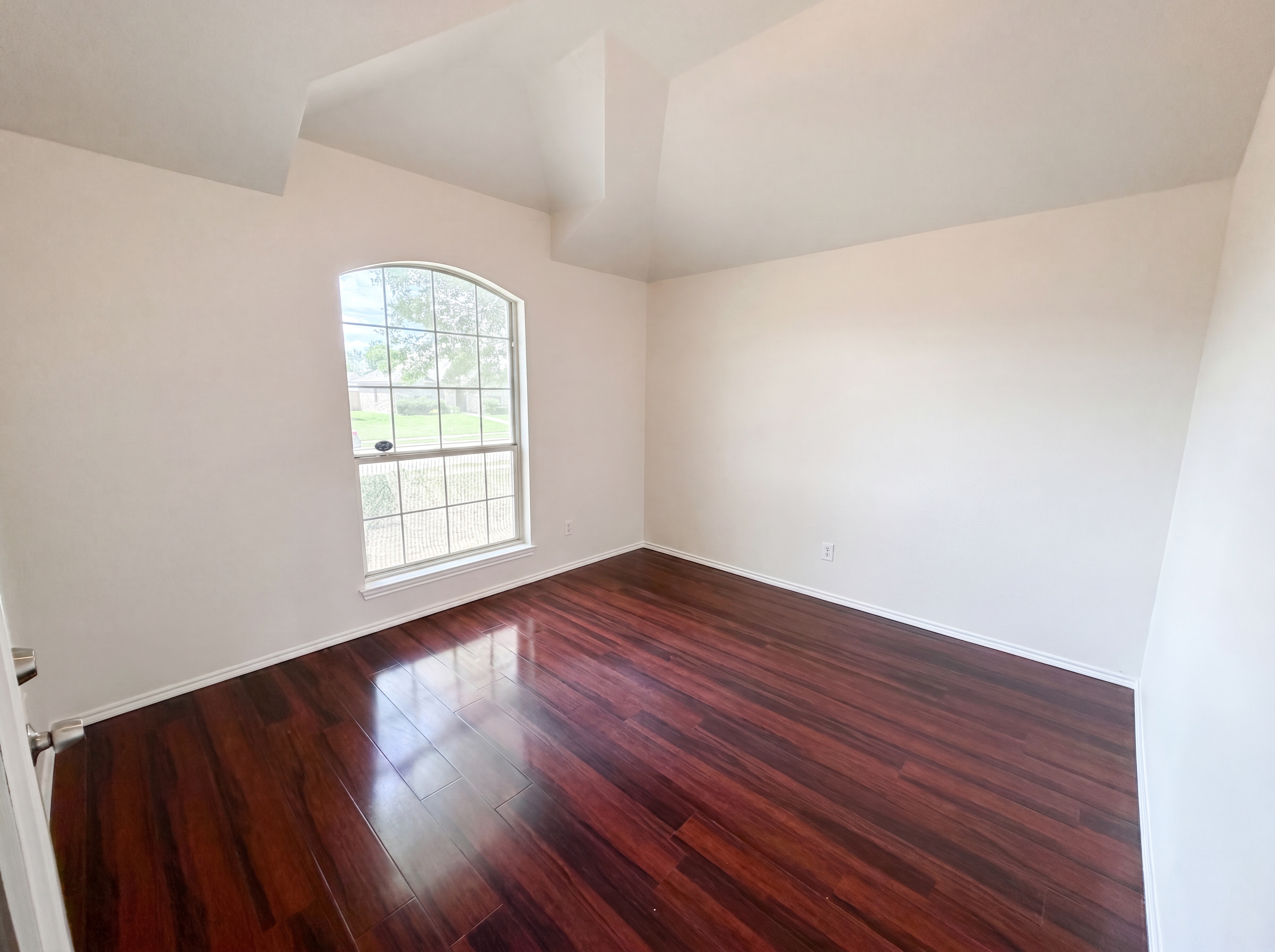 Photo 8 of 16 of 1531 Kensington Pl, Lancaster, TX