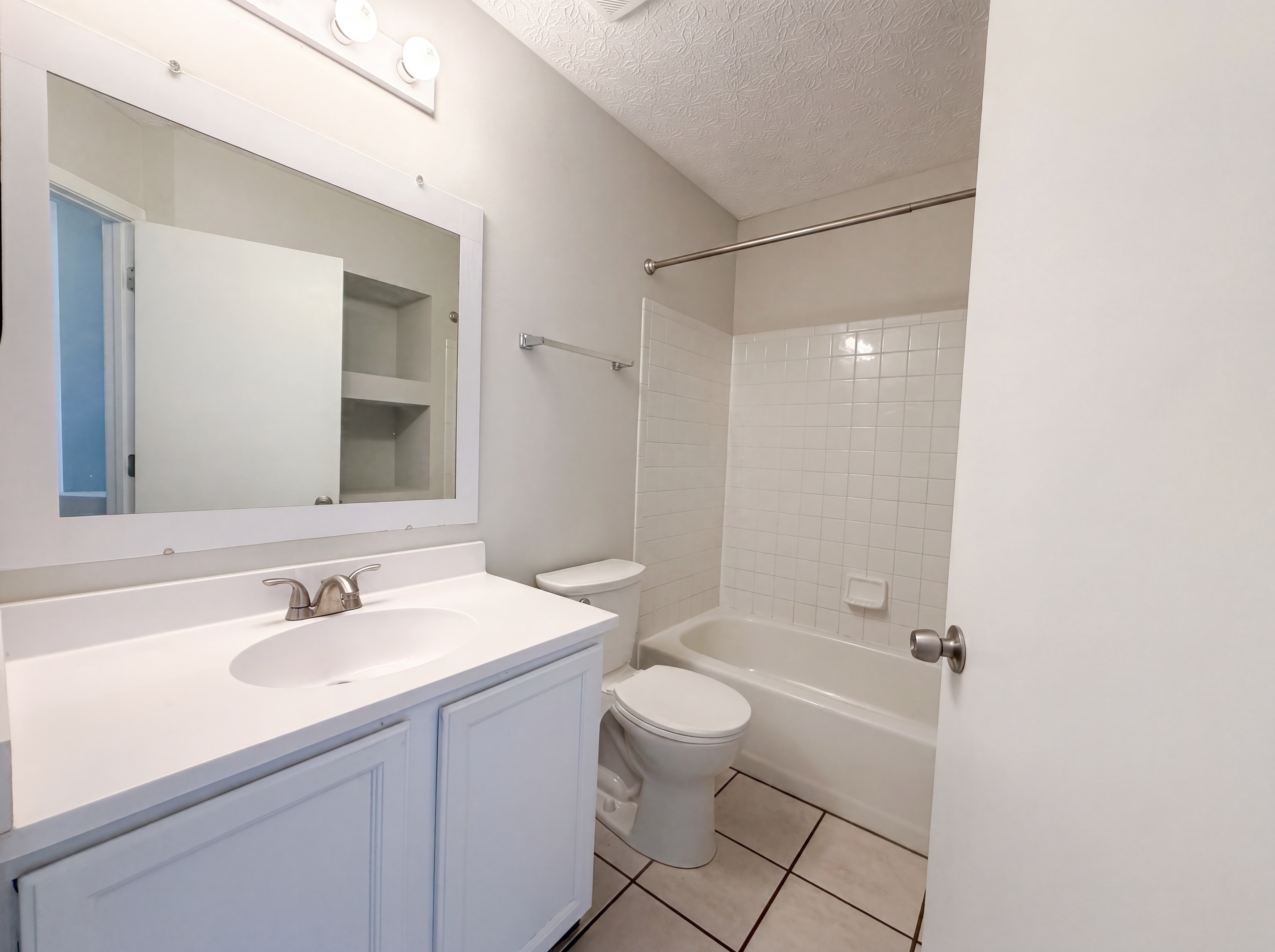 Photo 11 of 25 of 7296 Candlestone Dr, Reynoldsburg, OH