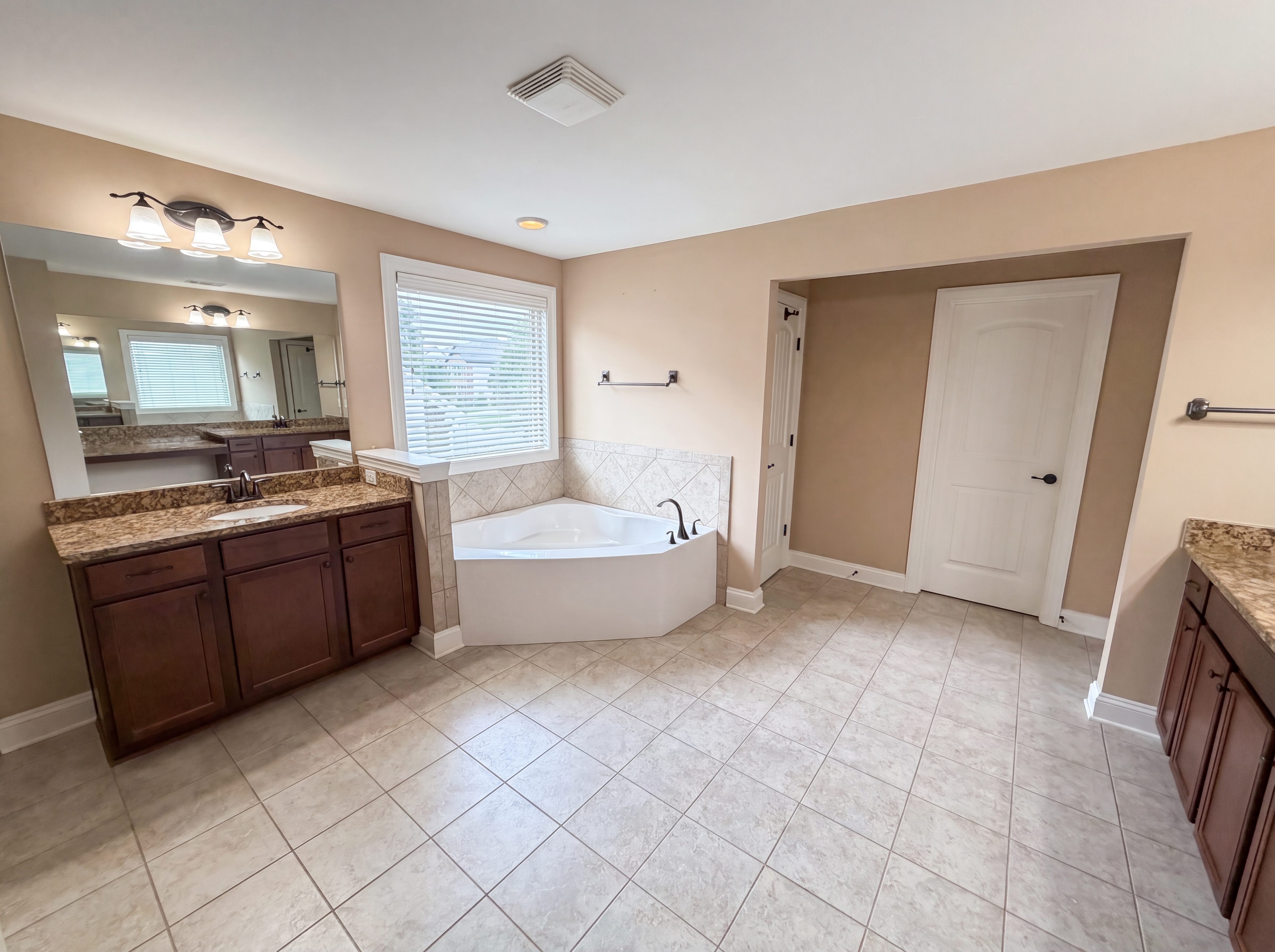 Photo 18 of 29 of 6565 Bentley Ridge Dr, Cumming, GA