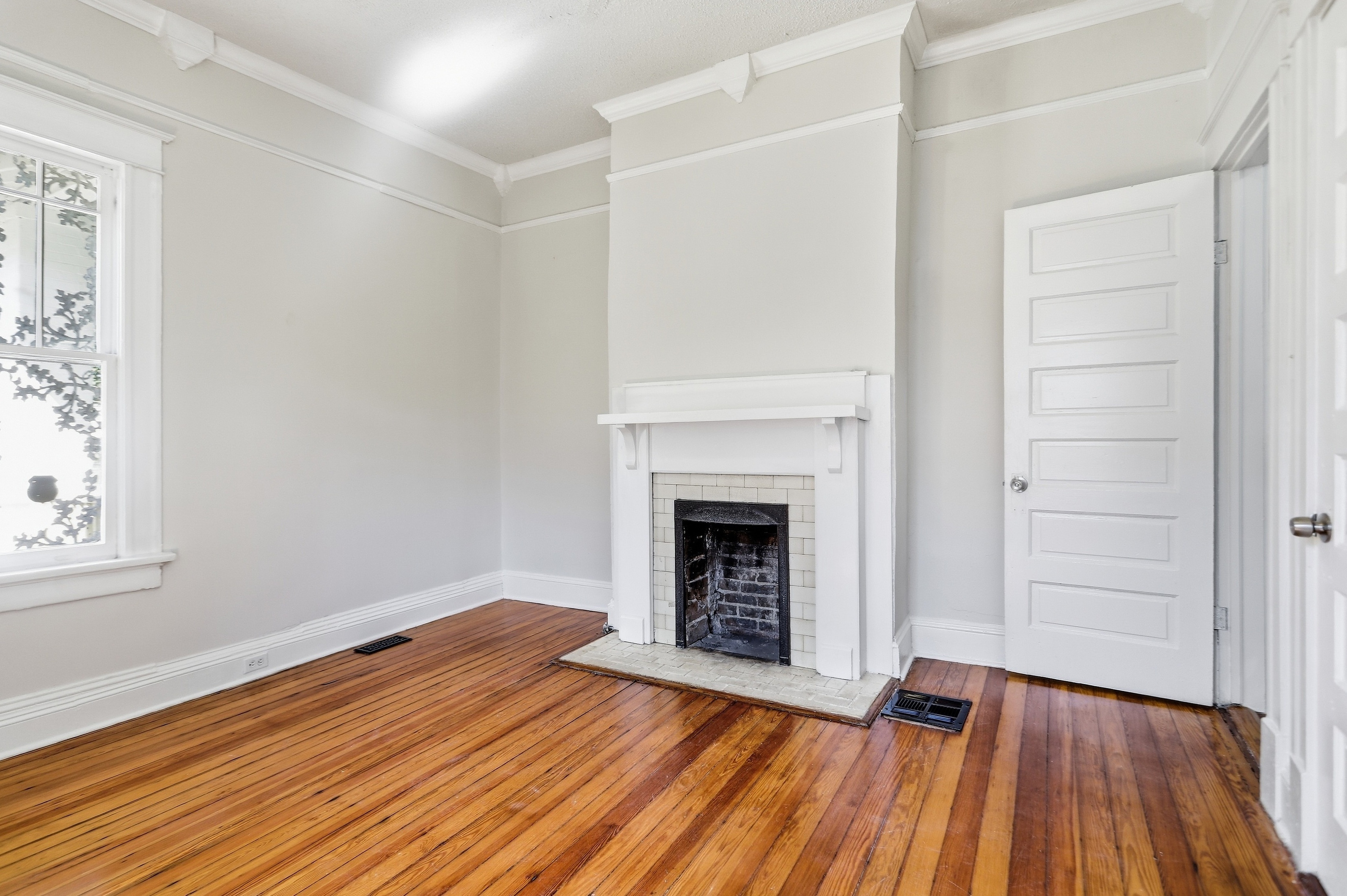 Photo 12 of 22 of 1470 Graham St SW, Atlanta, GA