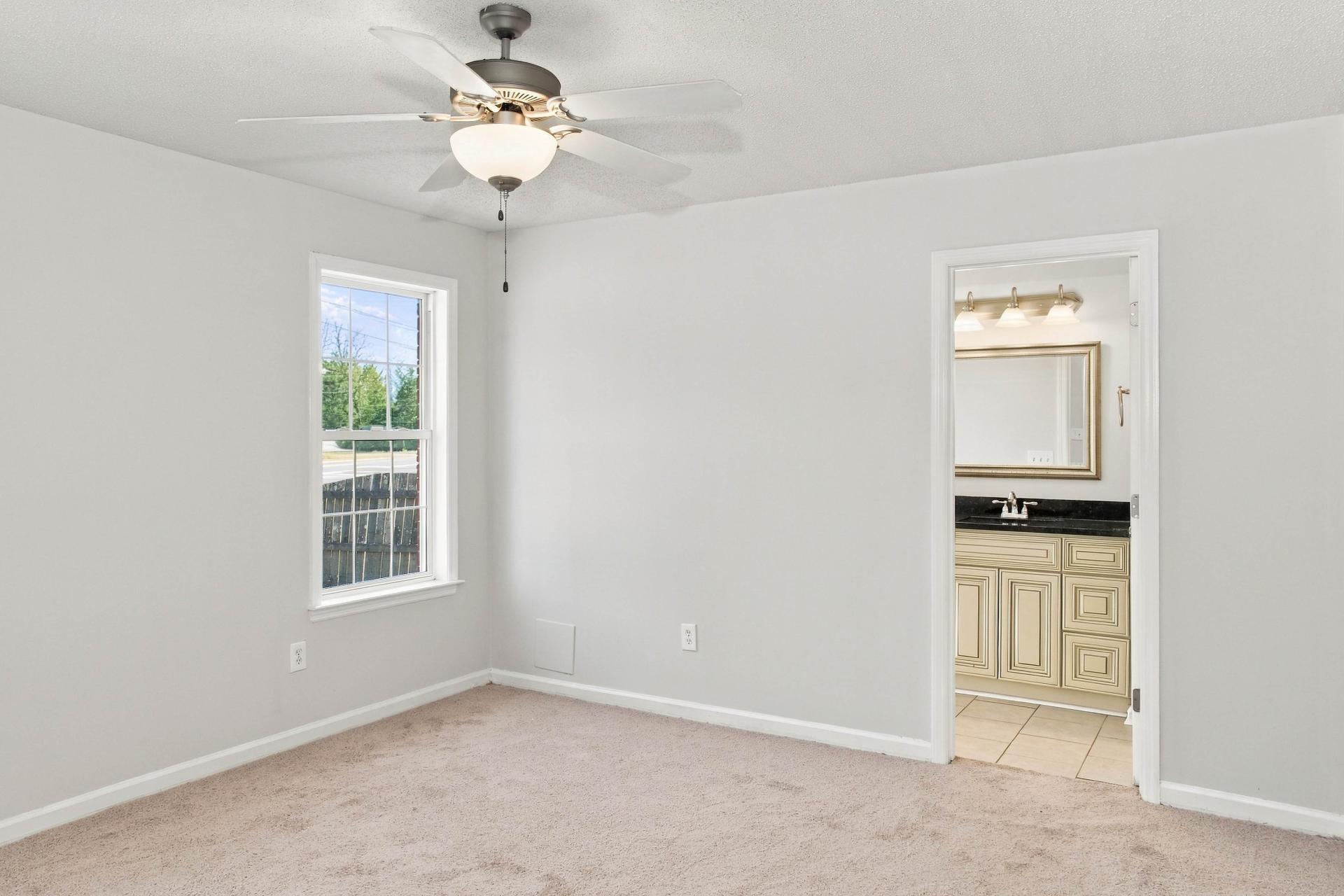 Photo 4 of 15 of 437 Shady Ln, Hazel Green, AL