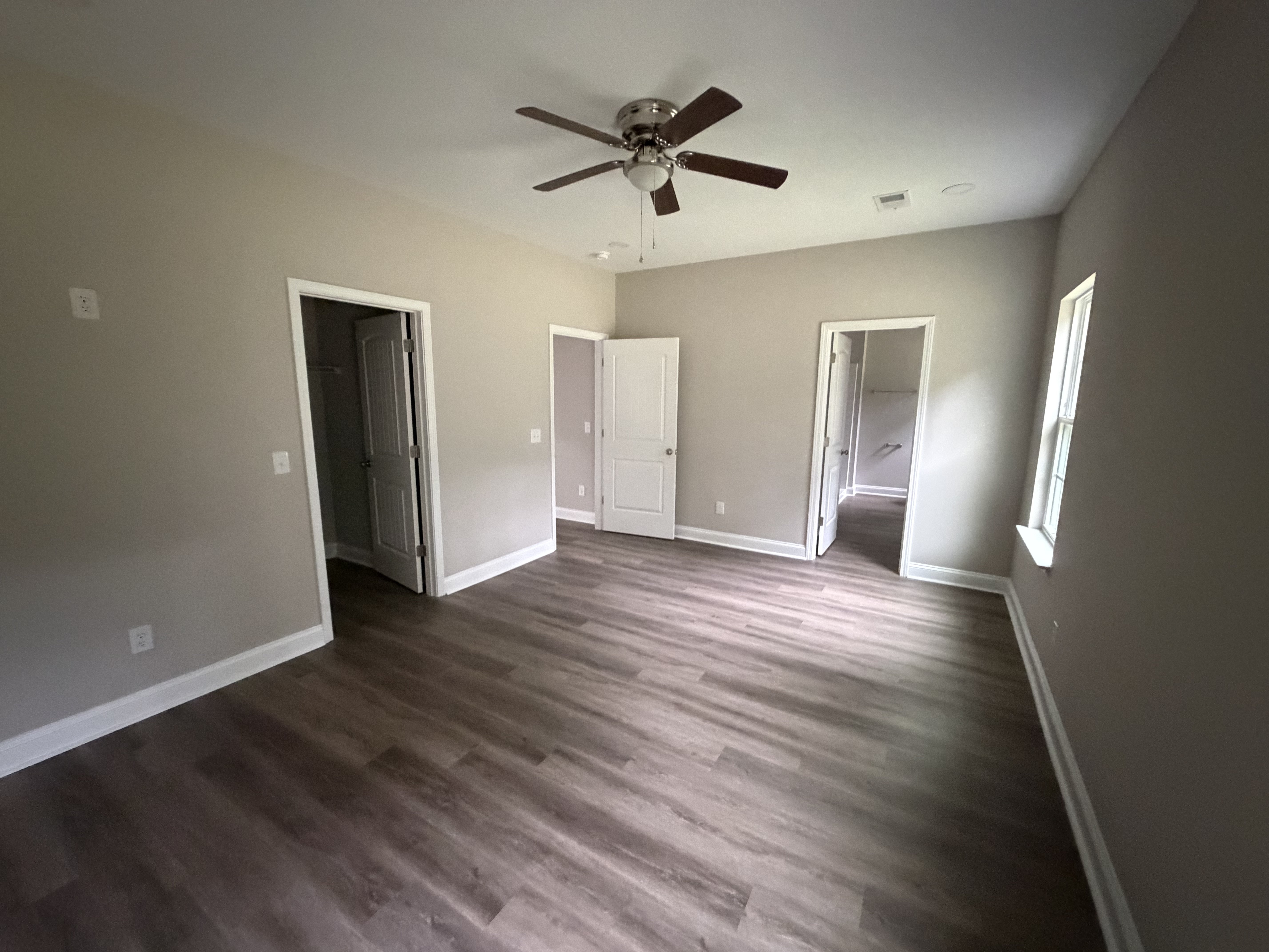 Photo 4 of 23 of 1120 Newnham Dr, Columbia, SC