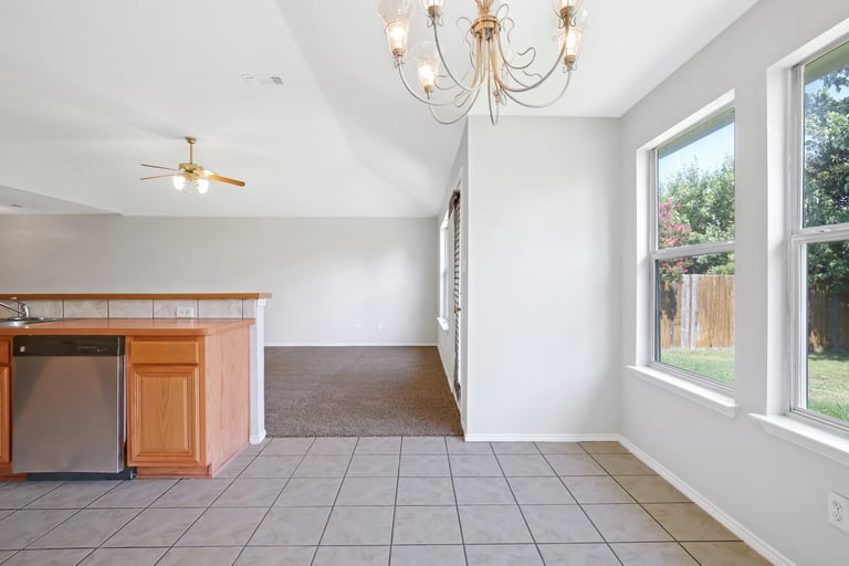 Photo 10 of 26 - 9812 Parkmere Dr, Fort Worth, TX 76108