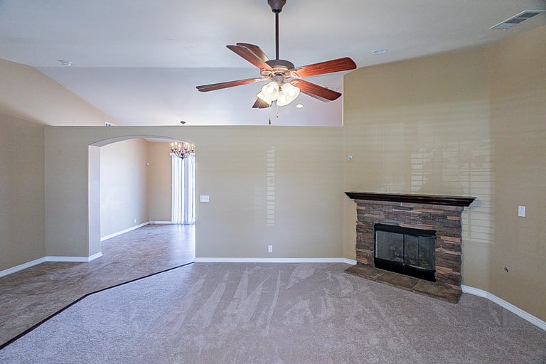 Photo 13 of 23 - 21250 Seibel Ln, Apple Valley, CA 92308