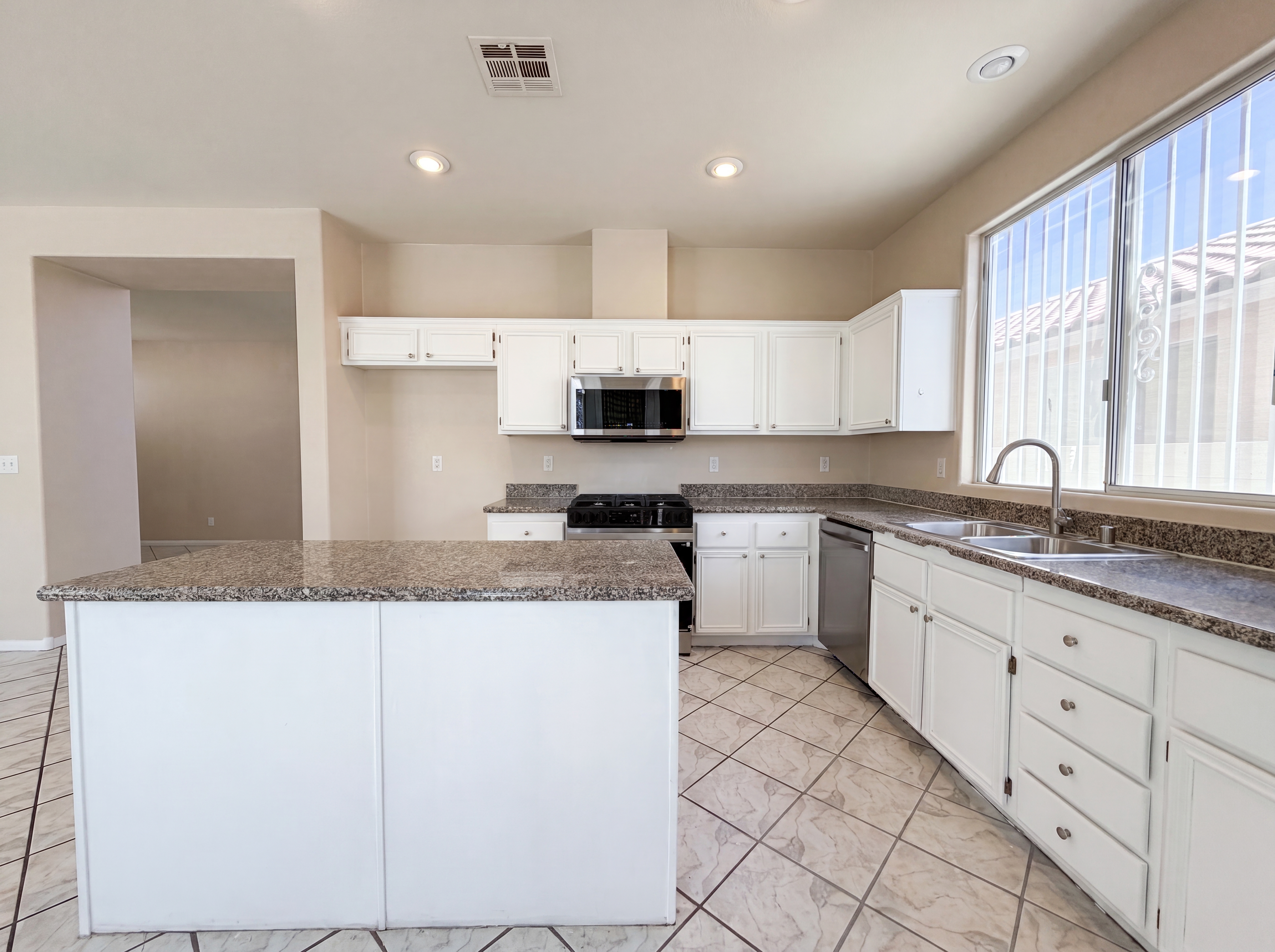 Photo 10 of 27 of 9515 Windborne Ave, Las Vegas, NV