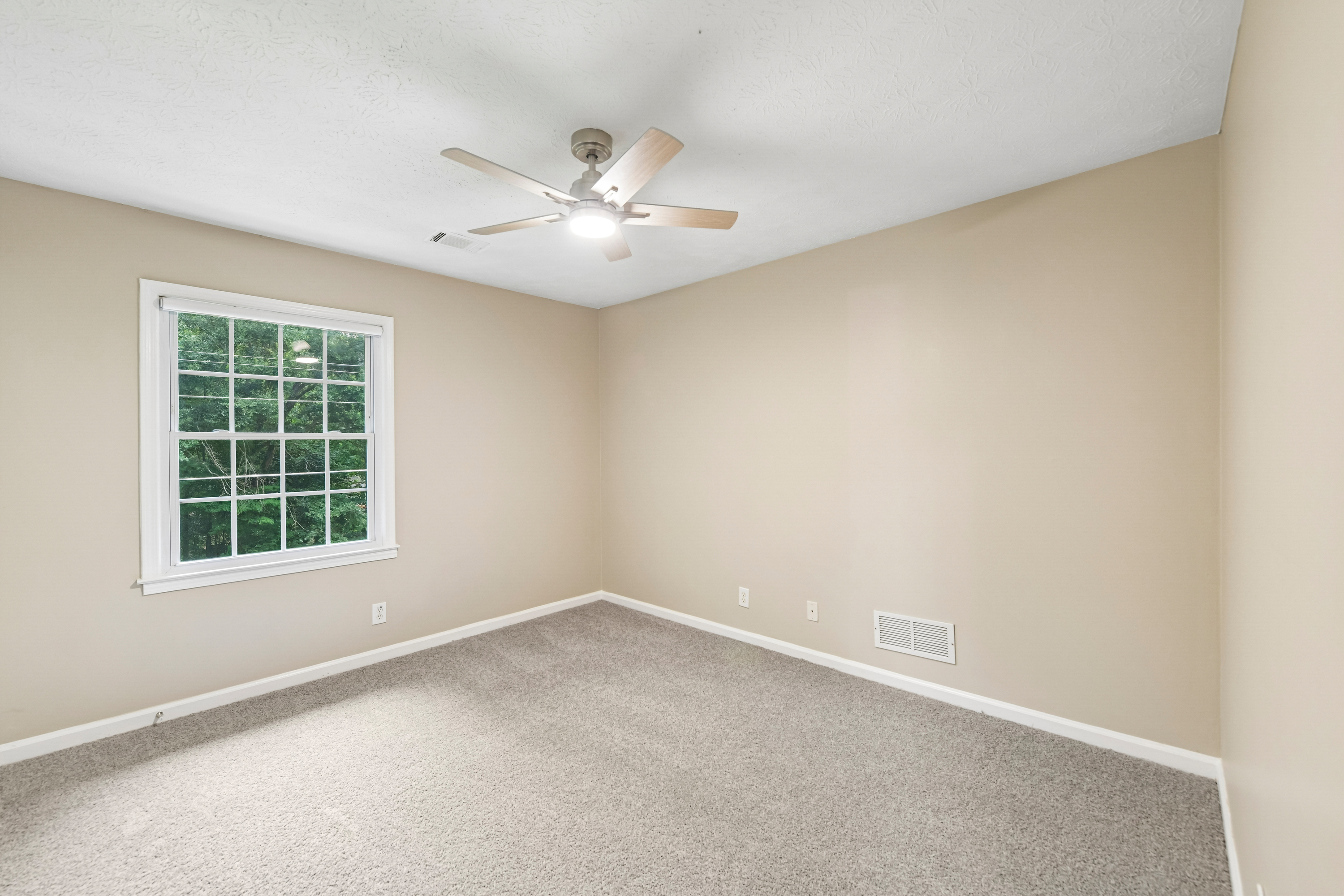 Photo 23 of 38 of 714 Continental Dr, Lawrenceville, GA