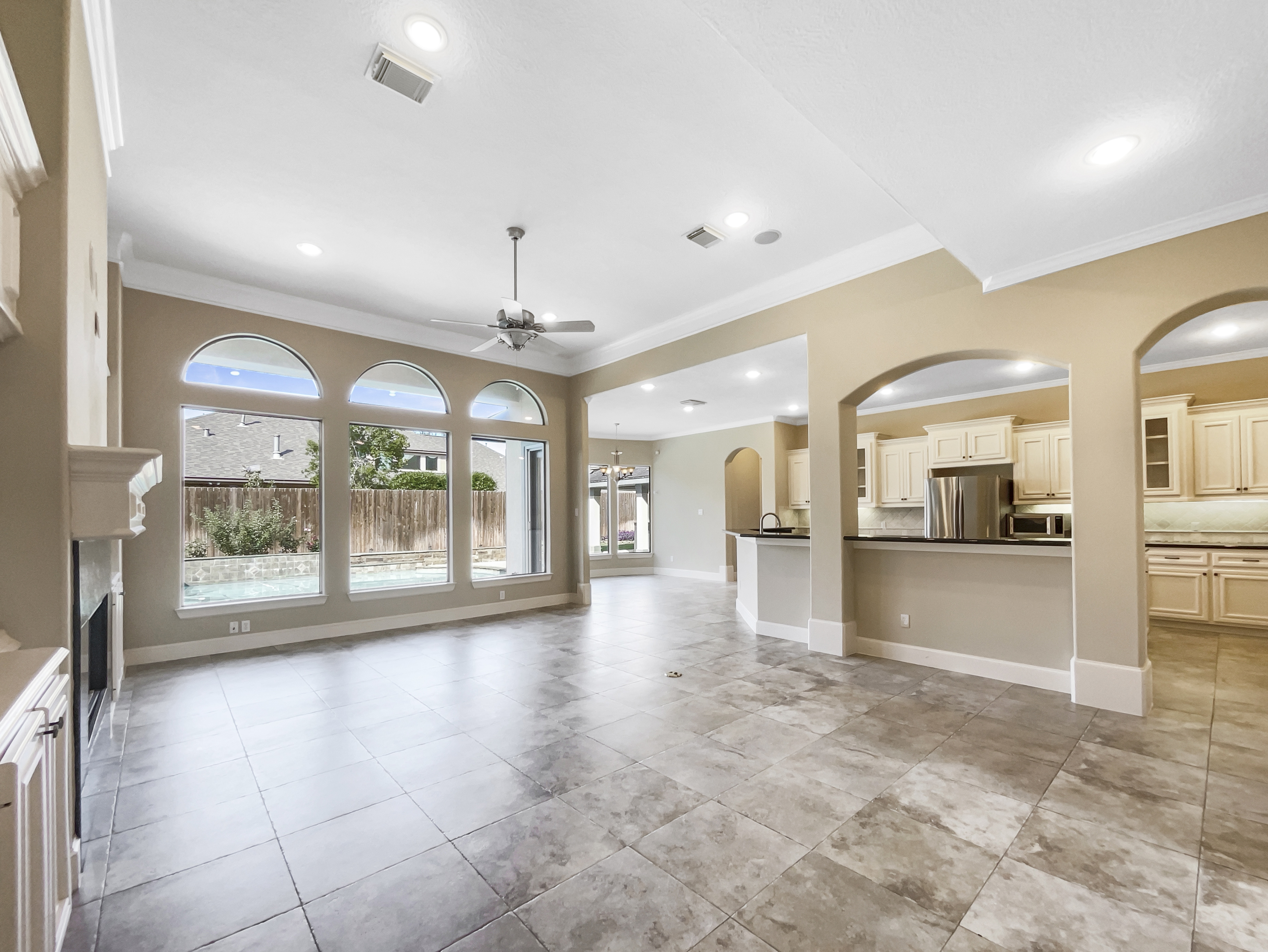 Photo 3 of 36 of 13830 Campwood Ln, Cypress, TX