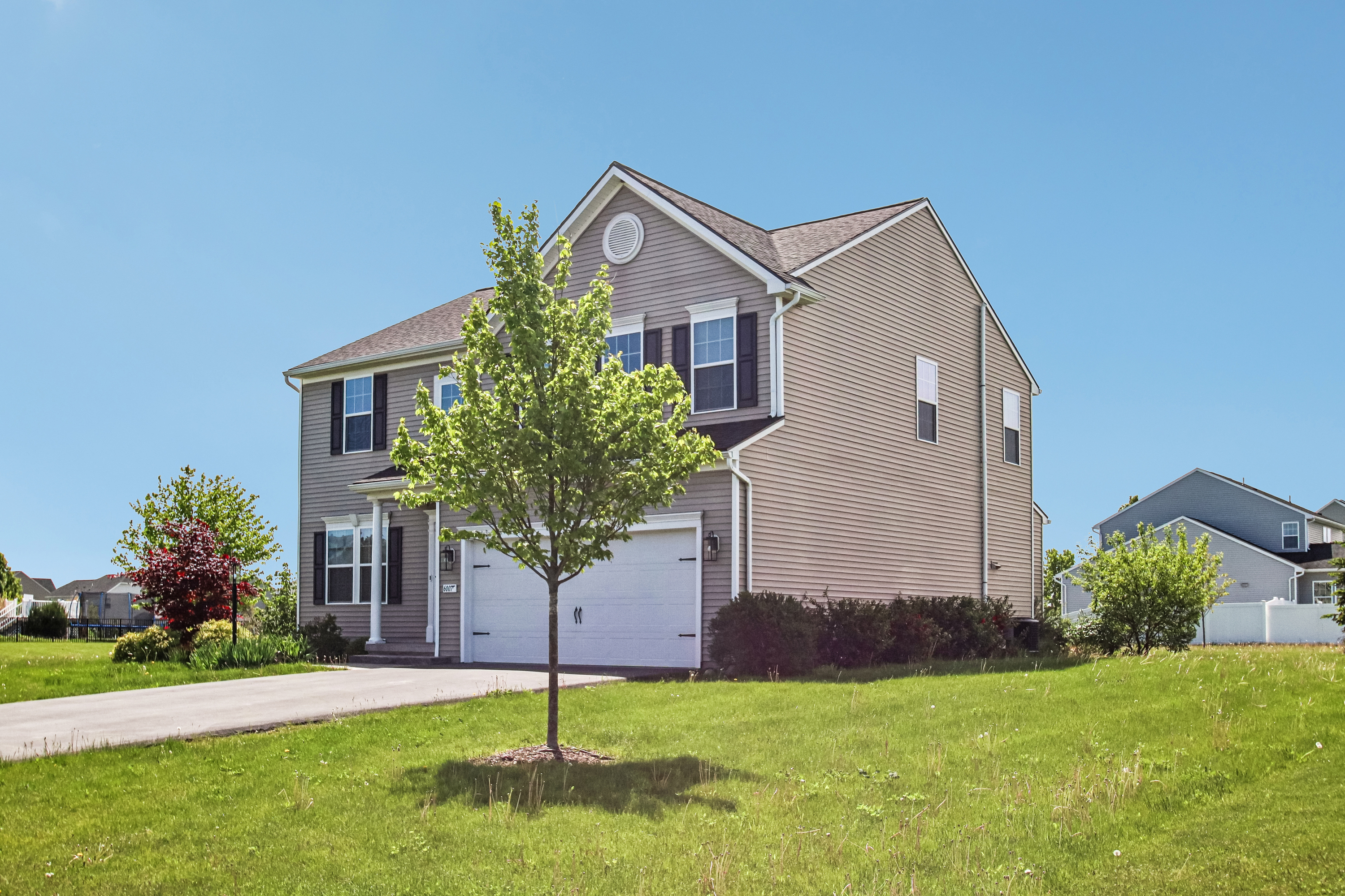Photo 6 of 48 of 6007 Amber Dr, Farmington, NY