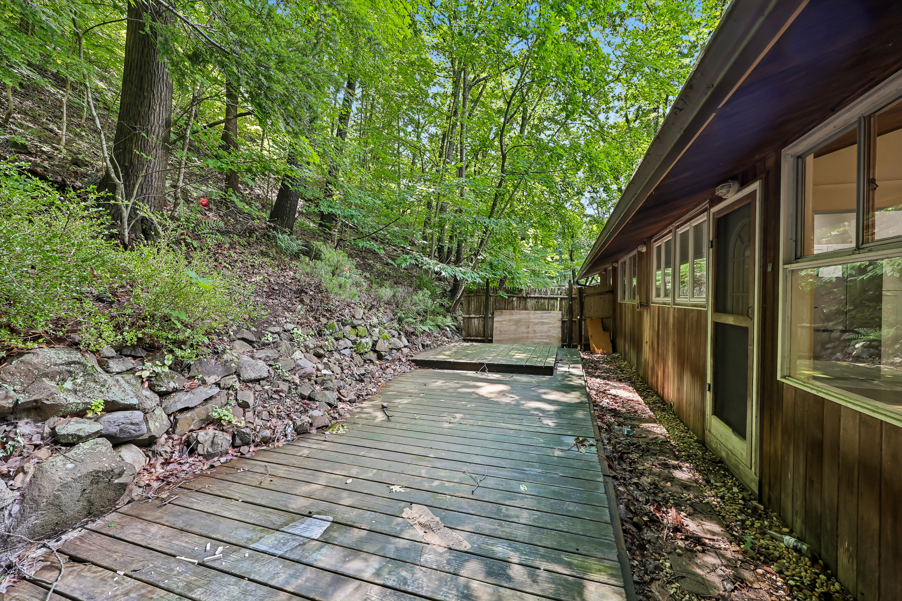 Photo 5 of 31 of 951 Haverstraw Rd, Suffern, NY