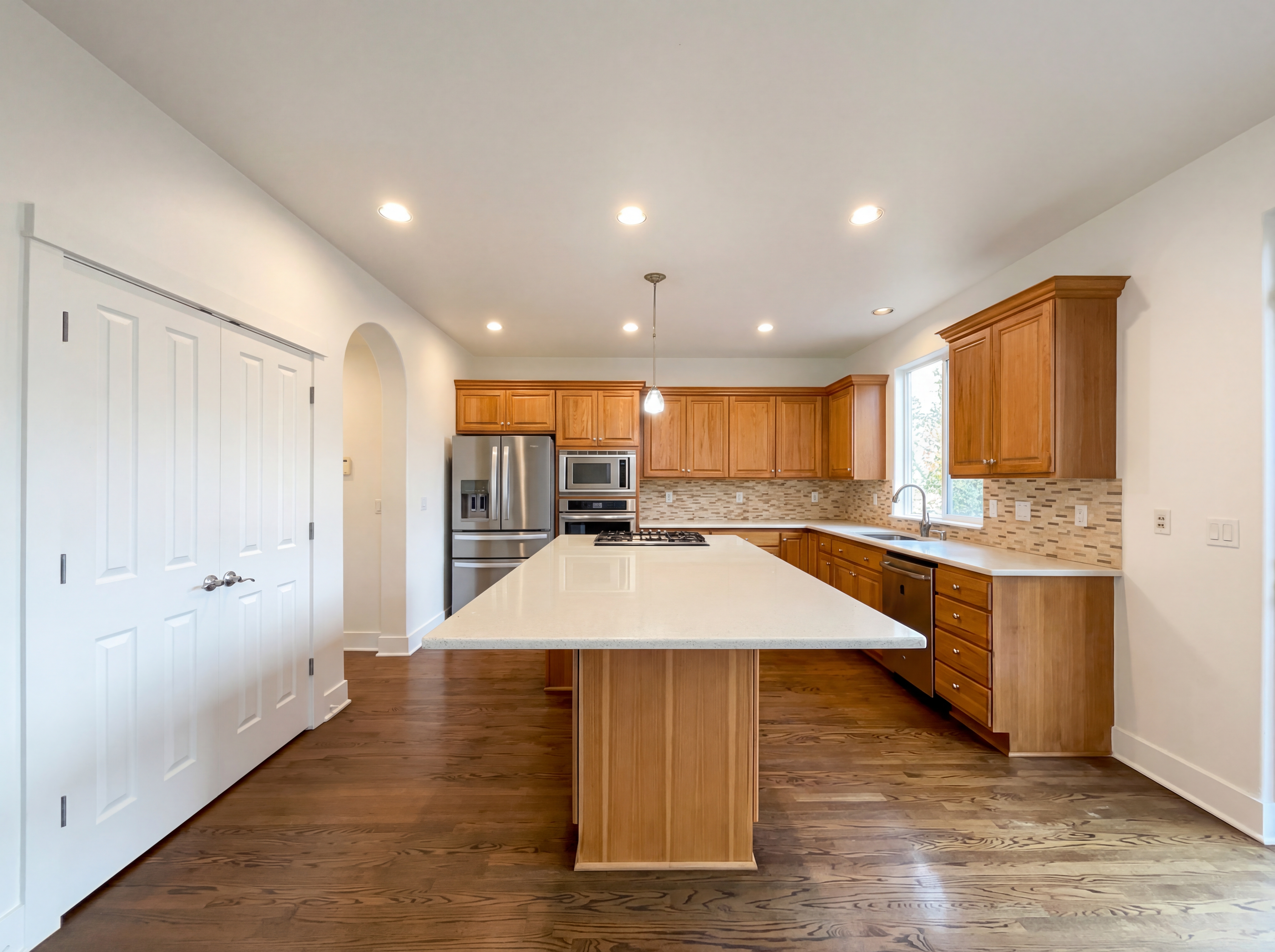 Photo 2 of 35 of 10989 SW Oneida St, Tualatin, OR