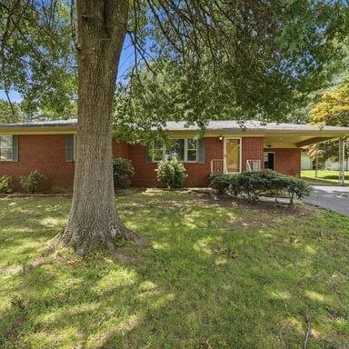Property photo 1 of 811 Sunset Ave NW