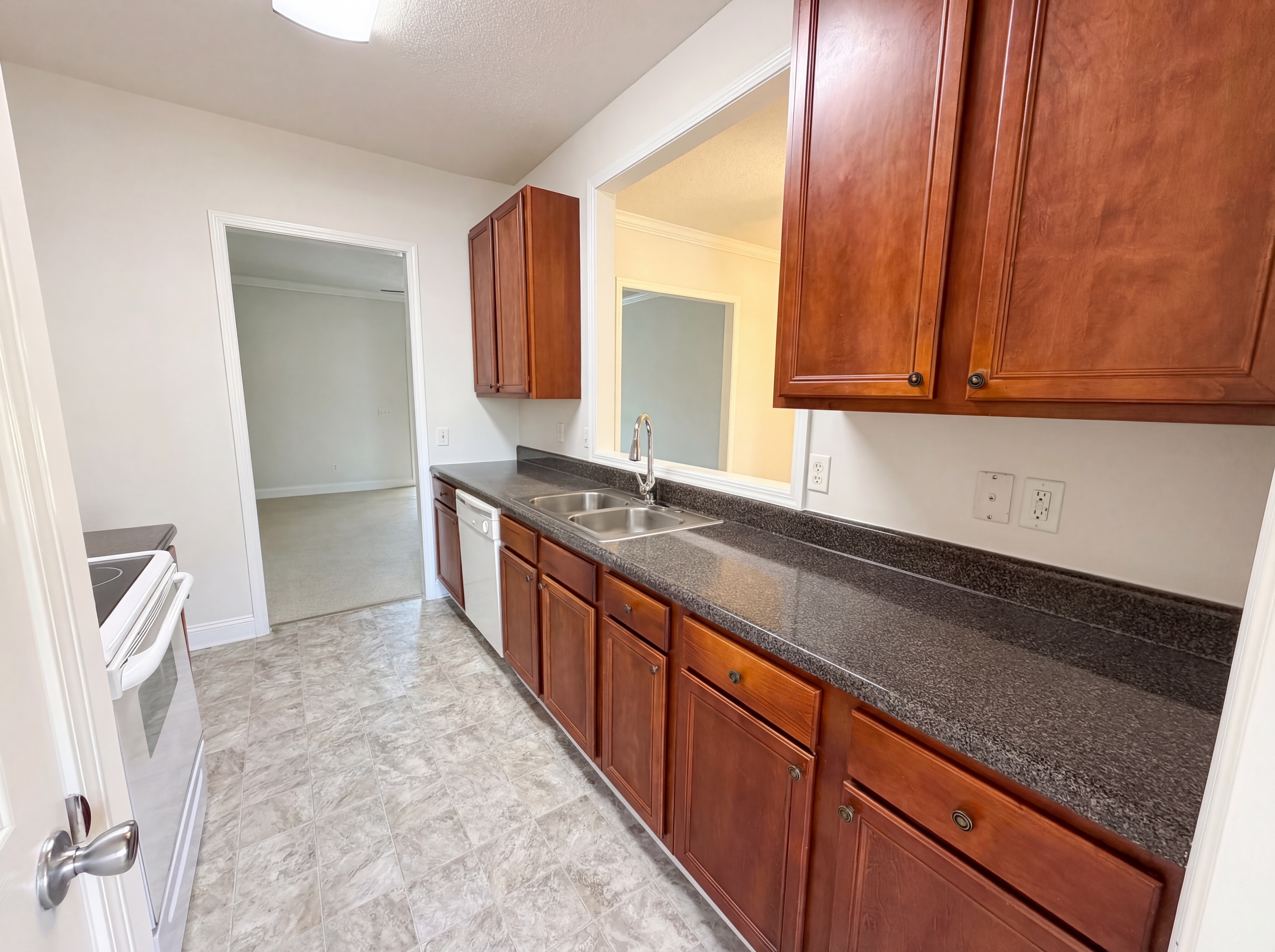 Photo 9 of 21 of 227 Faversham Ln, Columbia, SC