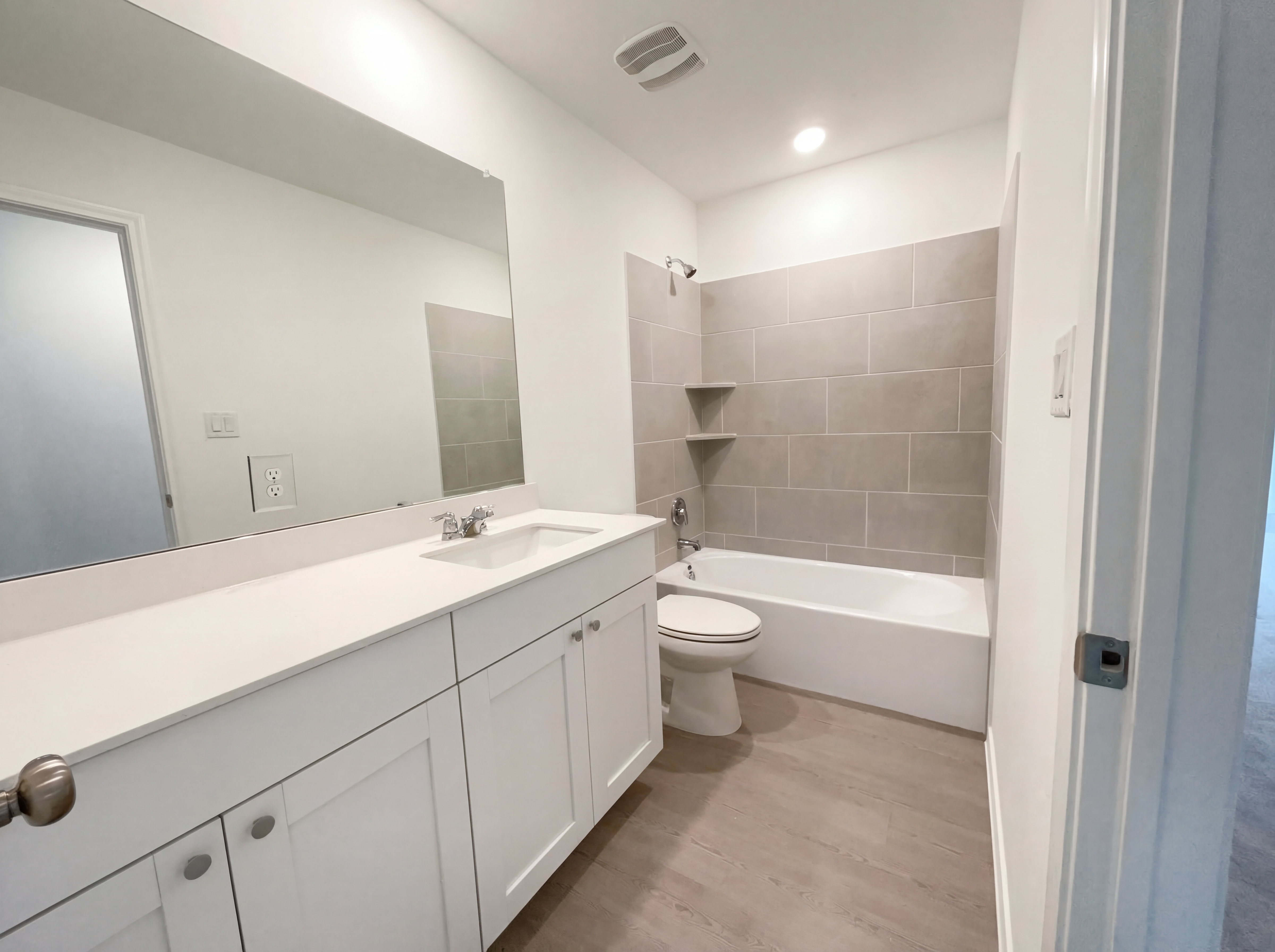 Photo 8 of 24 of 501 Vantage Dr, Hutto, TX