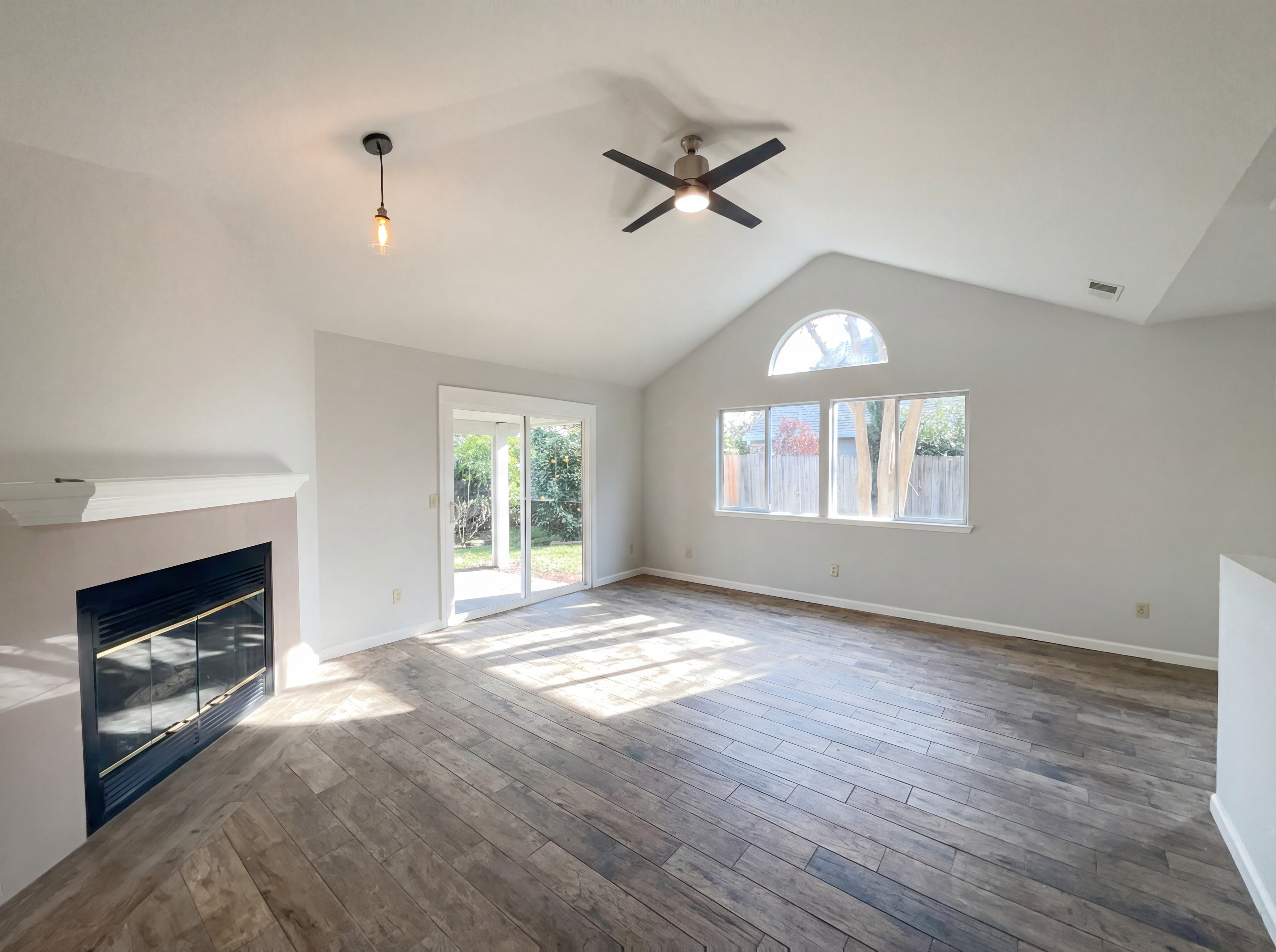 Photo 18 of 28 of 4744 Ponderay Ln, Sacramento, CA
