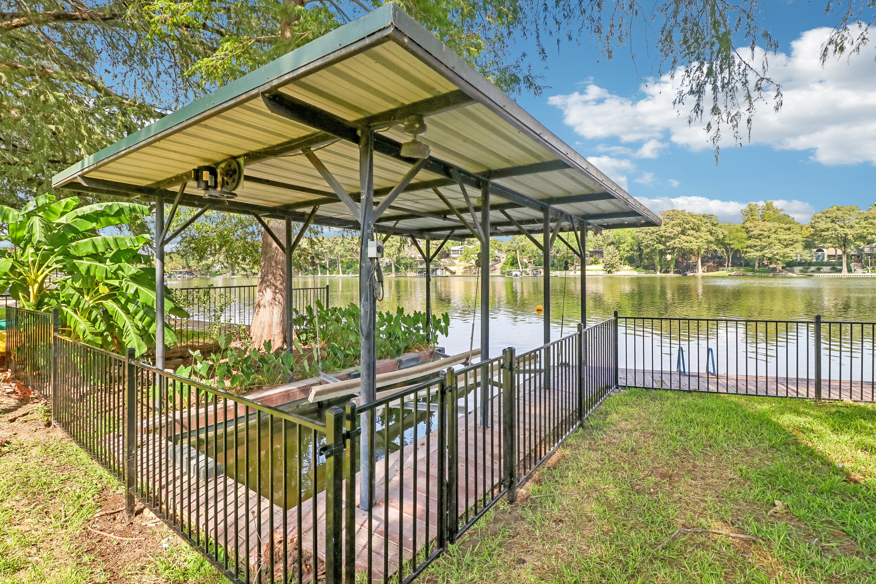 Photo 23 of 47 of 1321 E Zipp Rd, New Braunfels, TX