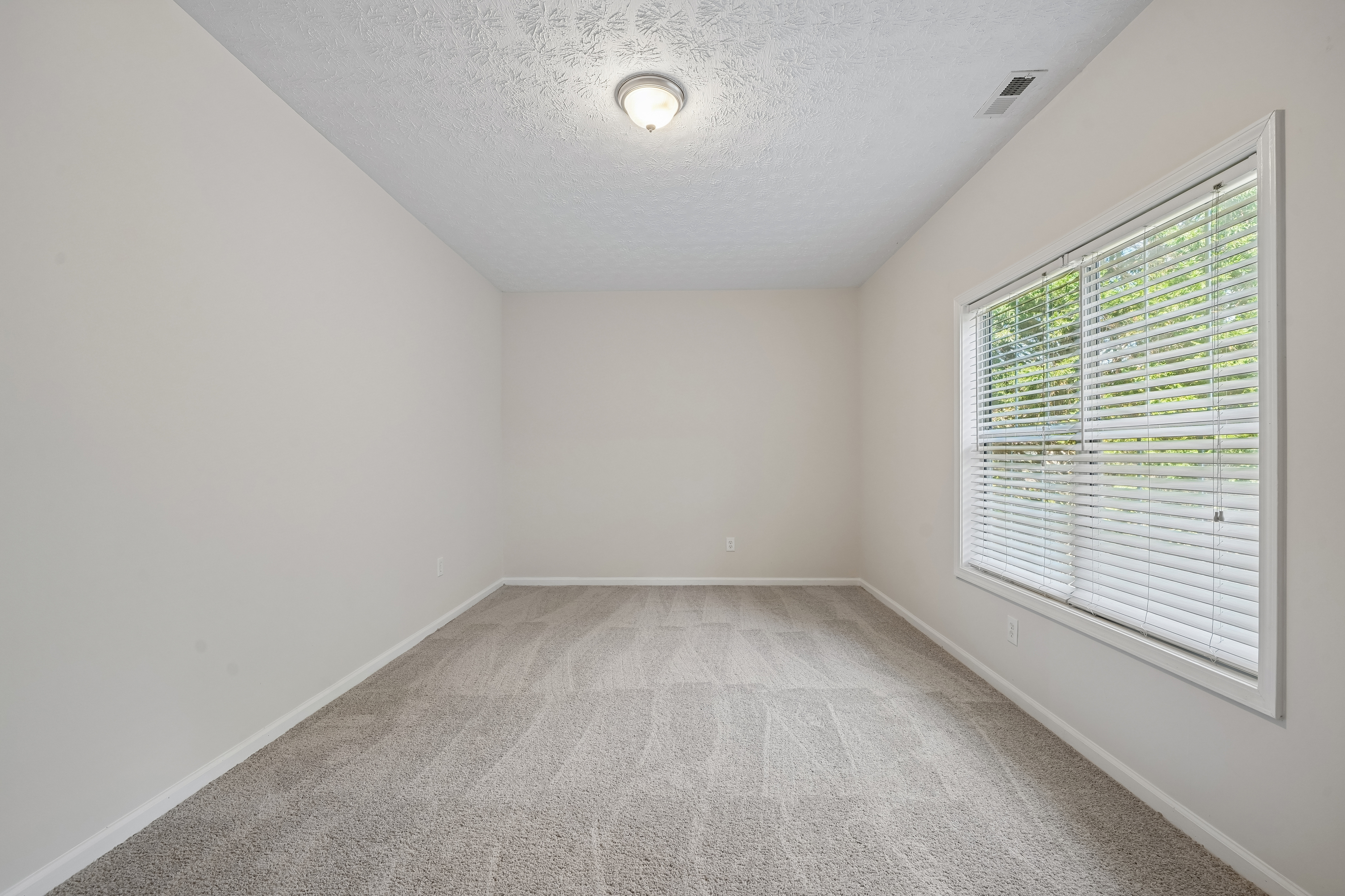 Photo 19 of 37 of 3493 Dunbar Ln, Suwanee, GA