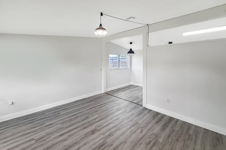 Property photo 3 of 752 Orchid Dr