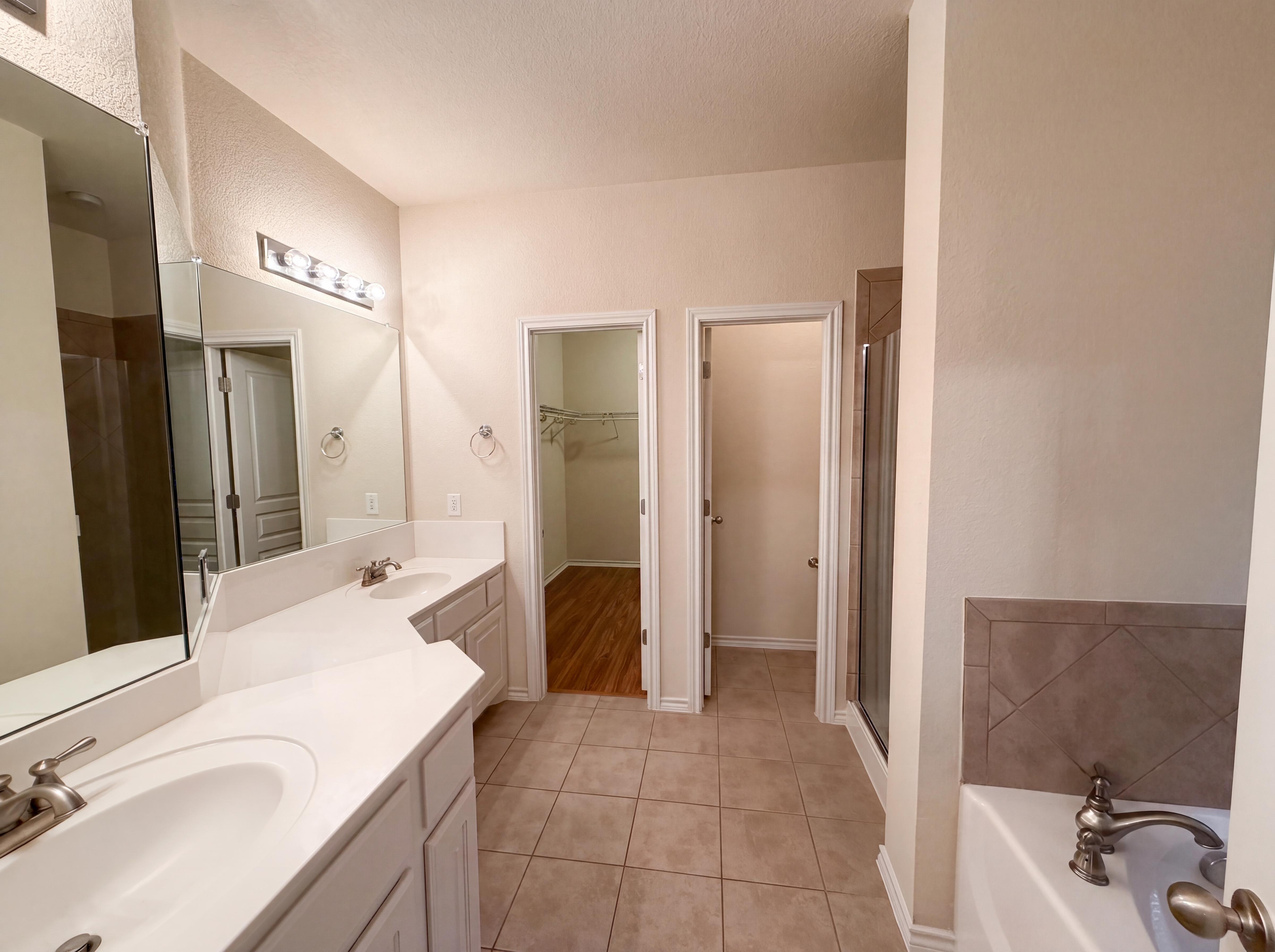 Photo 14 of 20 of 9816 Mullins Crossing Dr, Fort Worth, TX
