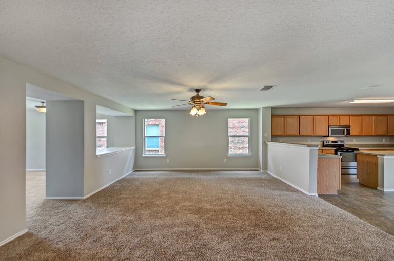 Photo 3 of 25 - 2051 La Salle Trl, Grand Prairie, TX 75052