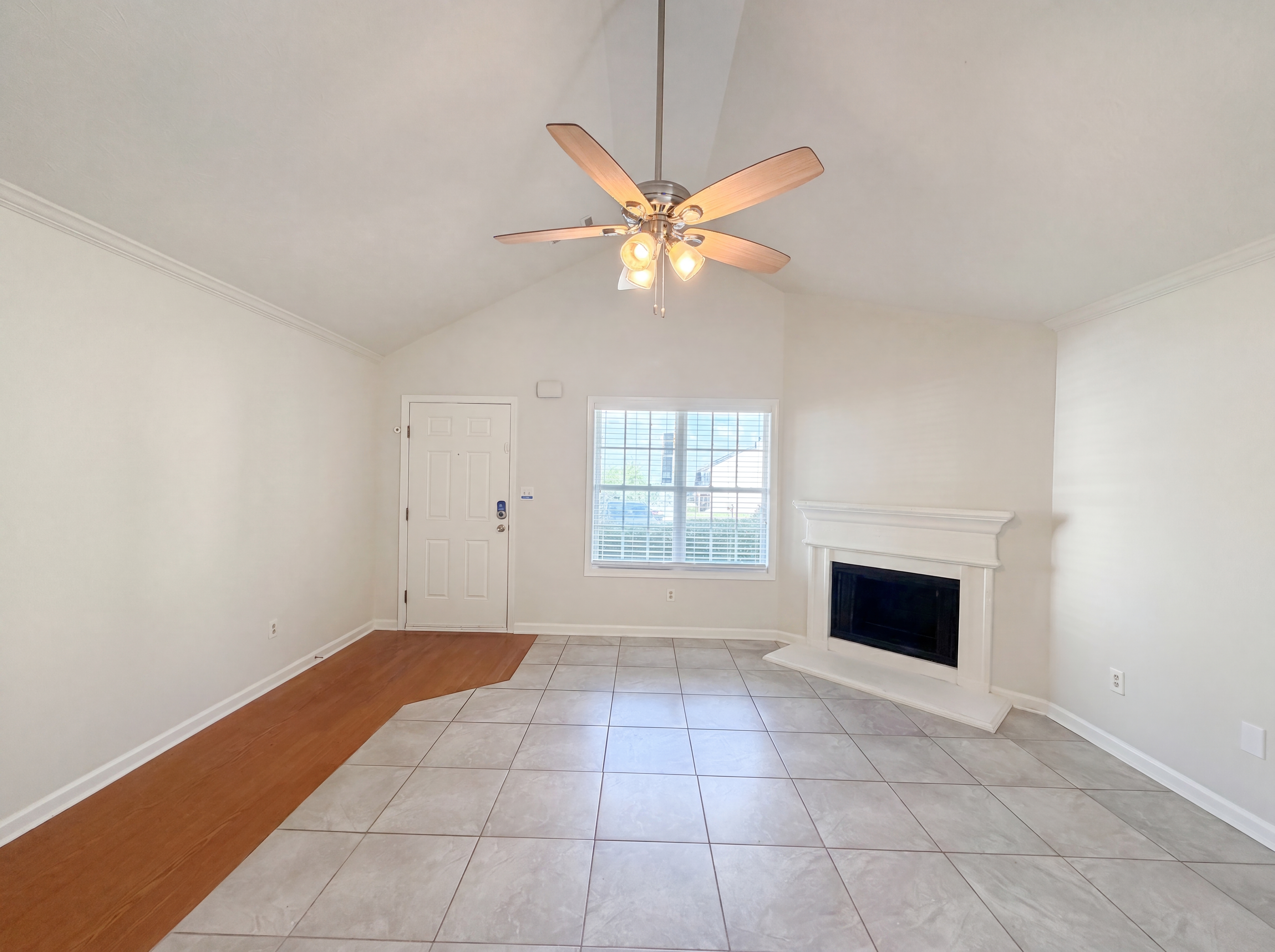 Photo 10 of 25 of 6774 Fairfax Ct, Lithonia, GA