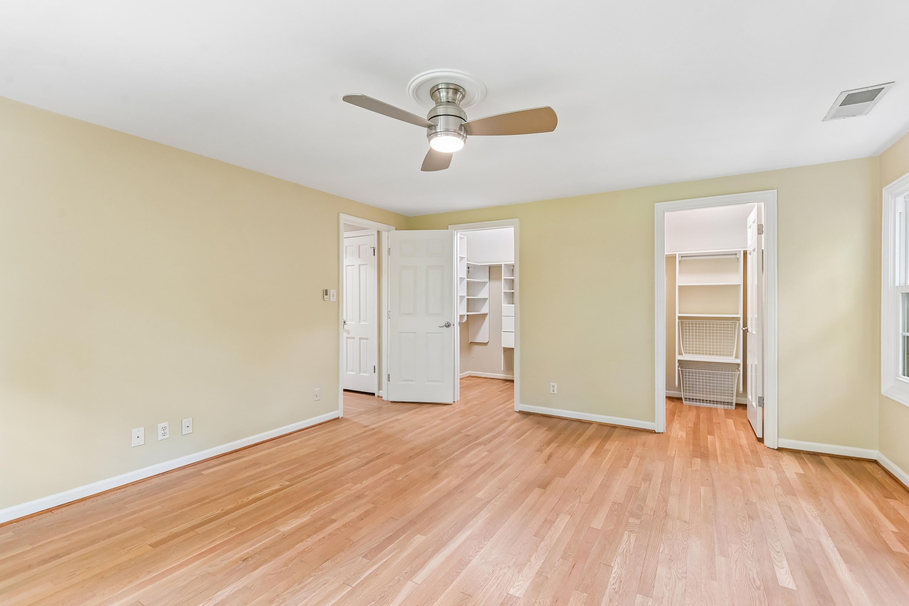 Photo 29 of 87 of 3135 Spalding Dr, Atlanta, GA