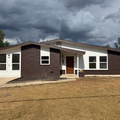 Property photo 1 of 606 E Langley Blvd
