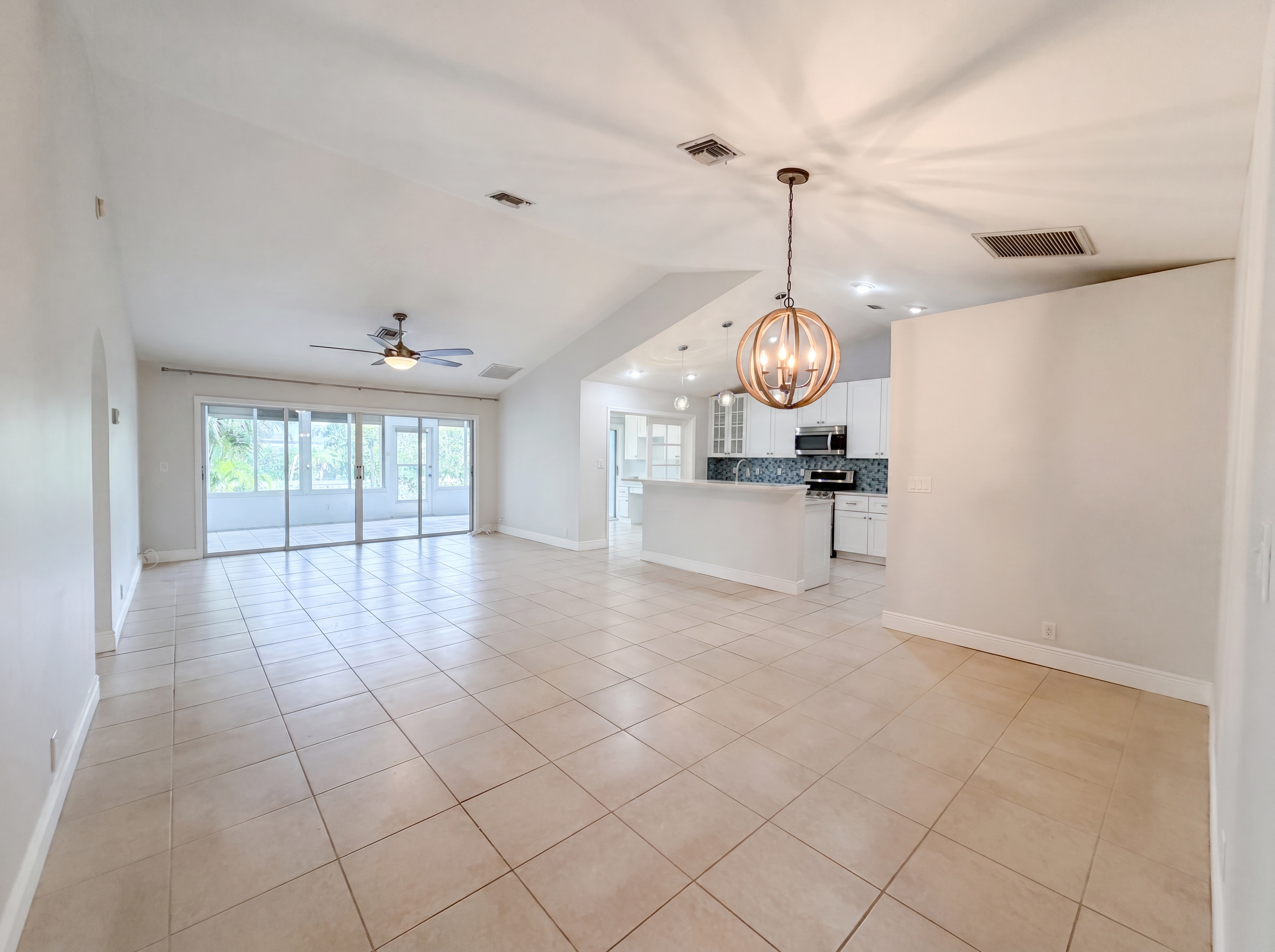 Photo 3 of 34 of 4816 61st Avenue Ter W, Bradenton, FL