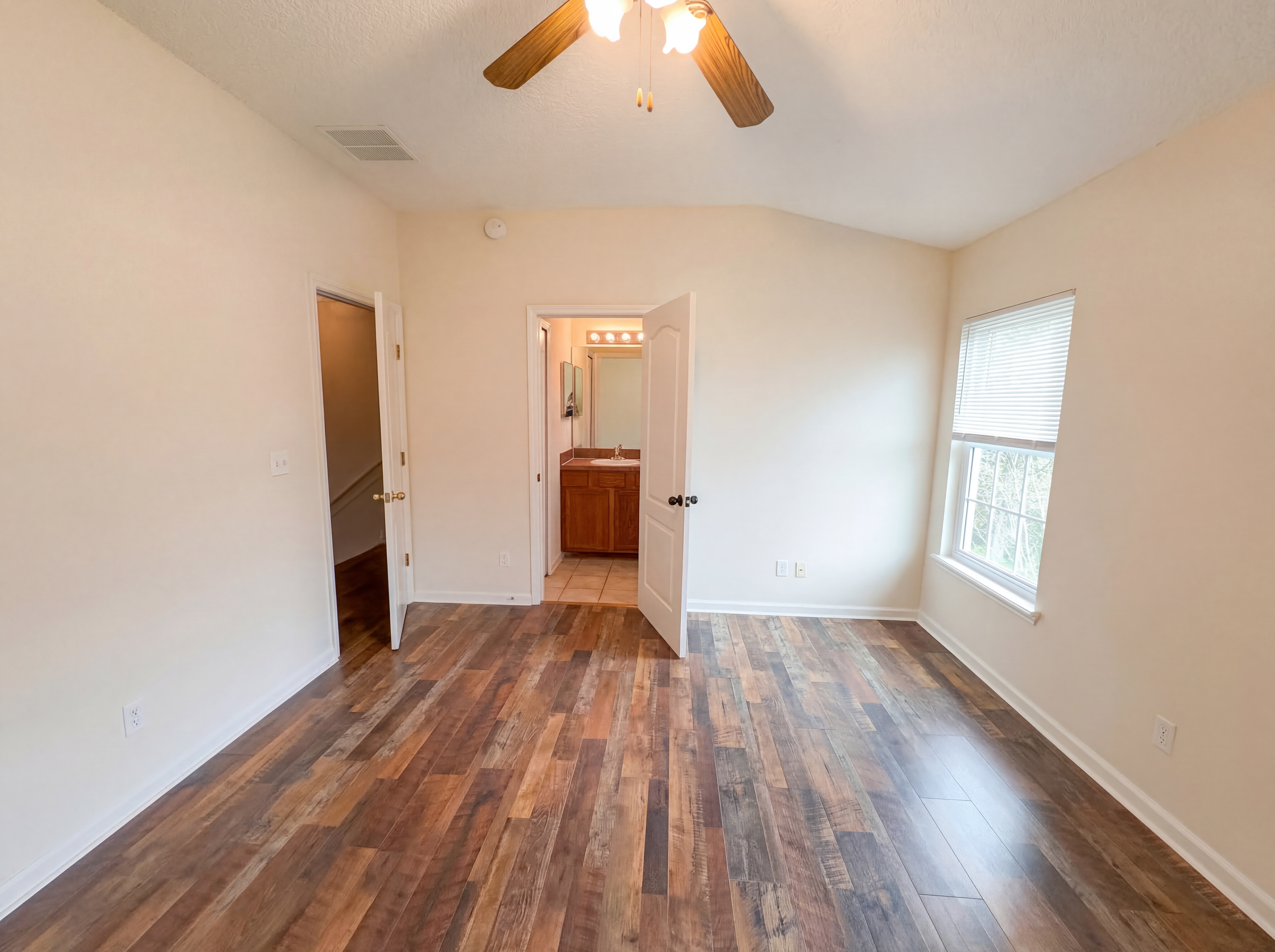 Photo 4 of 17 of 1539 Biscayne Bay Dr, Jacksonville, FL