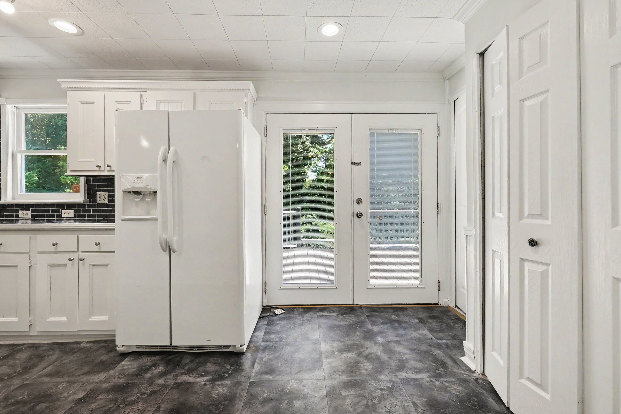 Photo 9 of 38 of 1402 1st Avenue Pl NW, Hickory, NC