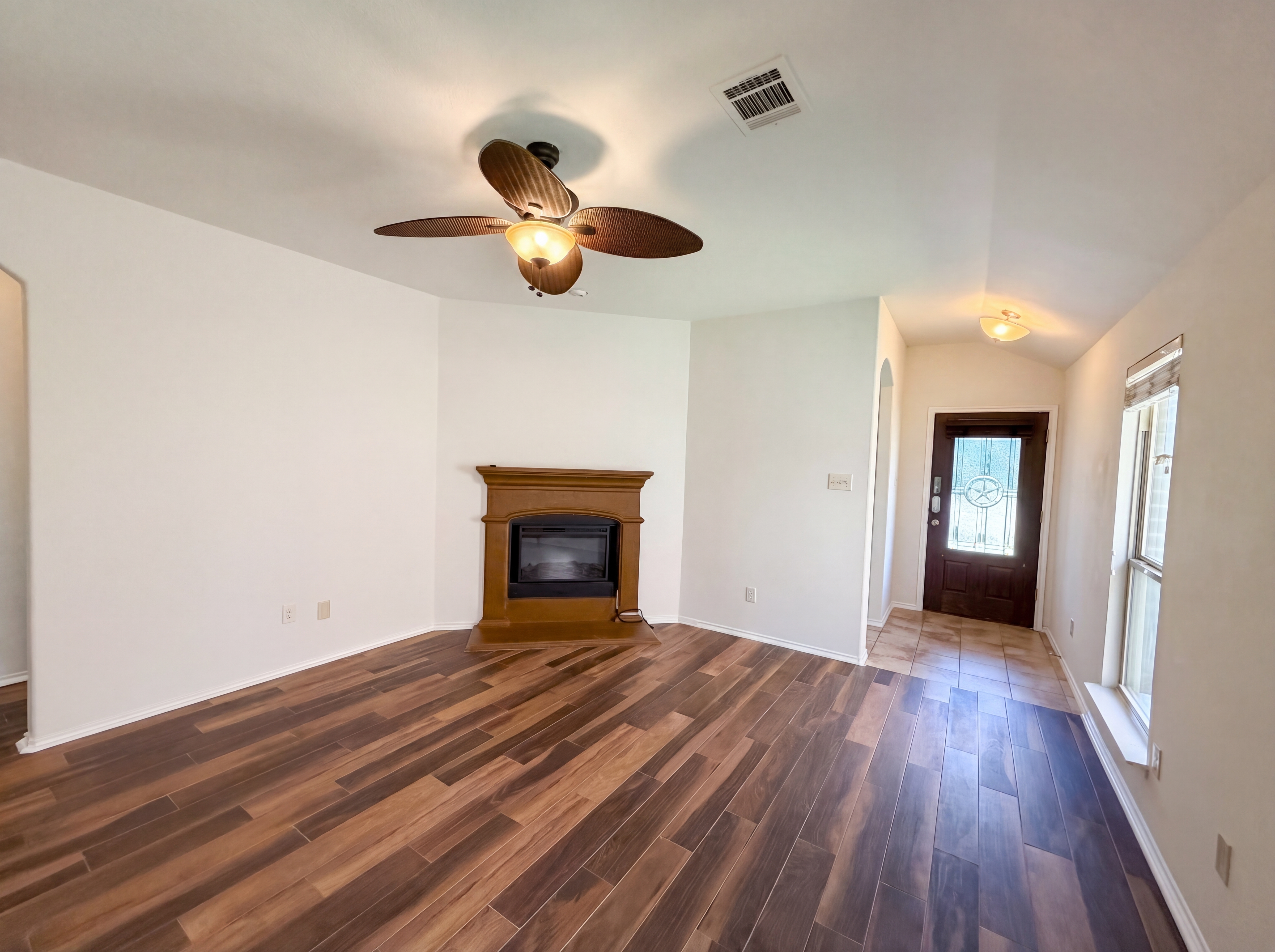 Photo 6 of 16 of 1704 River Oak Ln, Royse City, TX