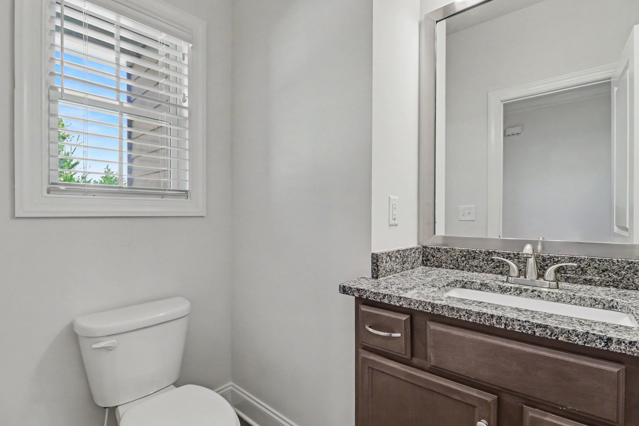 Photo 13 of 19 of 99 Glen Oaks Dr, Dawsonville, GA