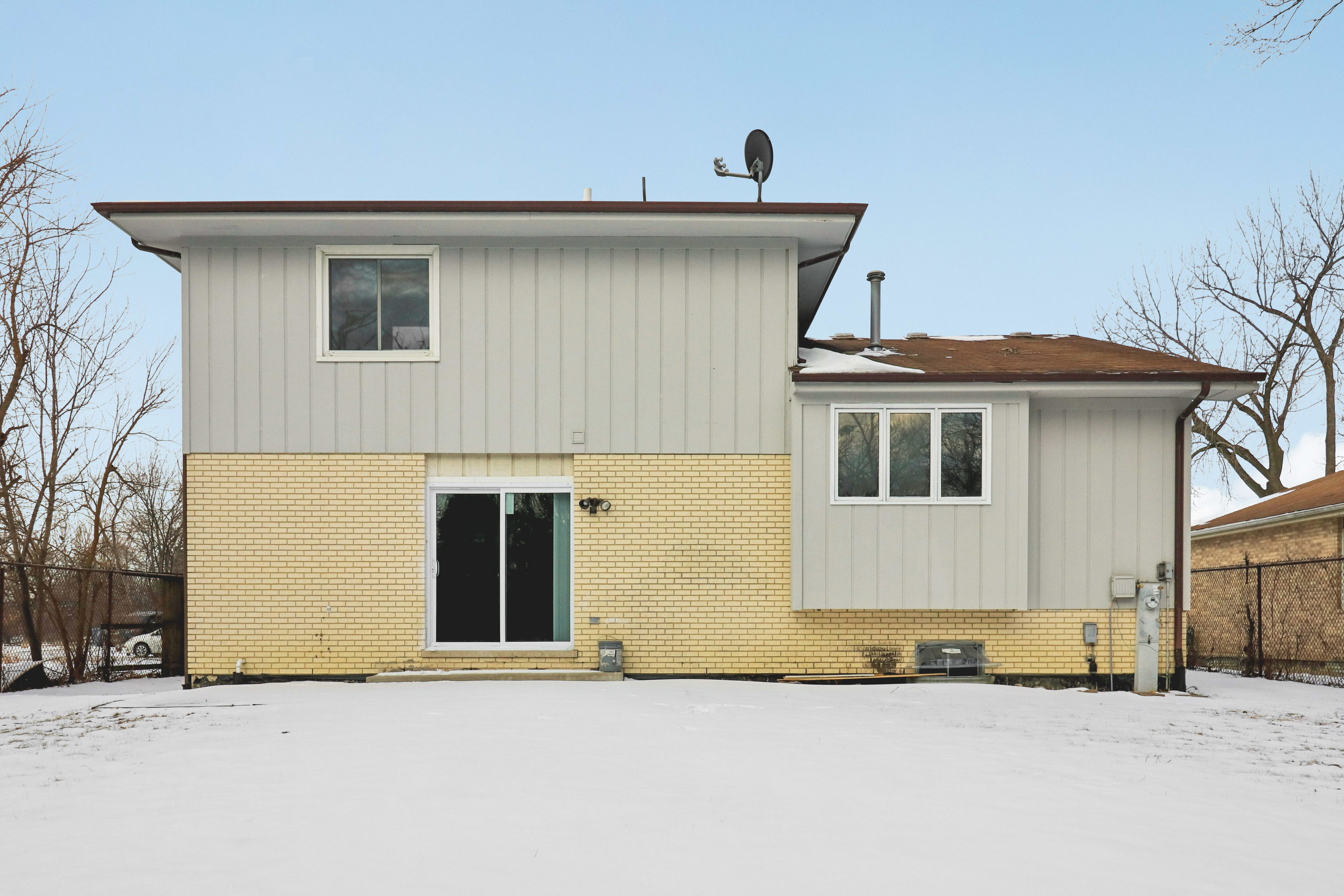 Photo 5 of 37 of 16627 Carse Ave, Harvey, IL