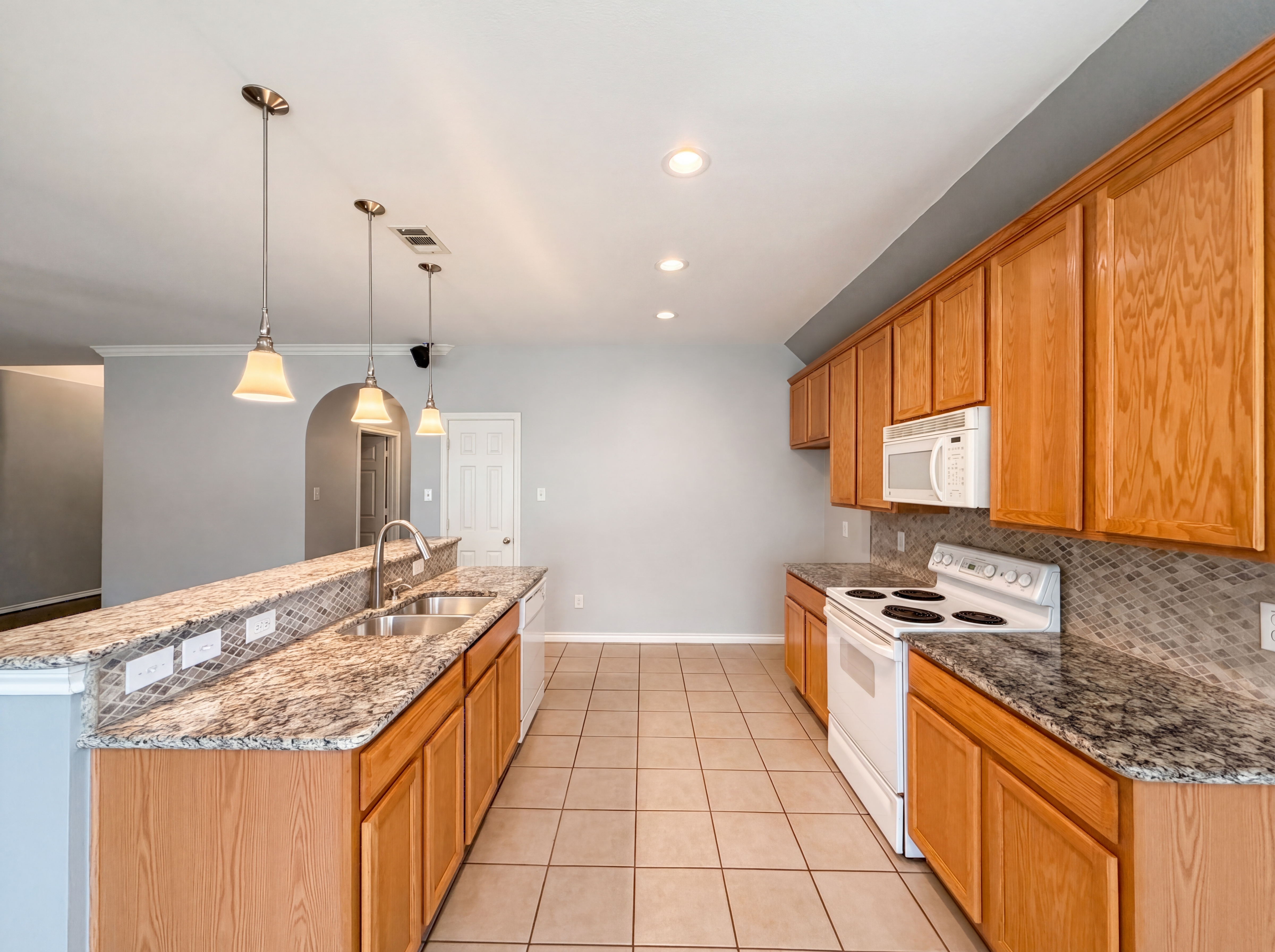 Photo 6 of 20 of 2805 Hereford Rd, Denton, TX