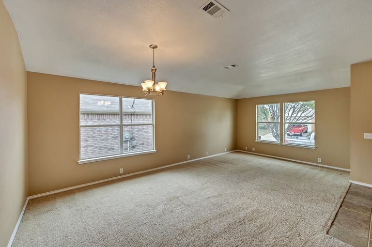 Photo 5 of 23 - 1816 Little Deer Ln, Fort Worth, TX 76131