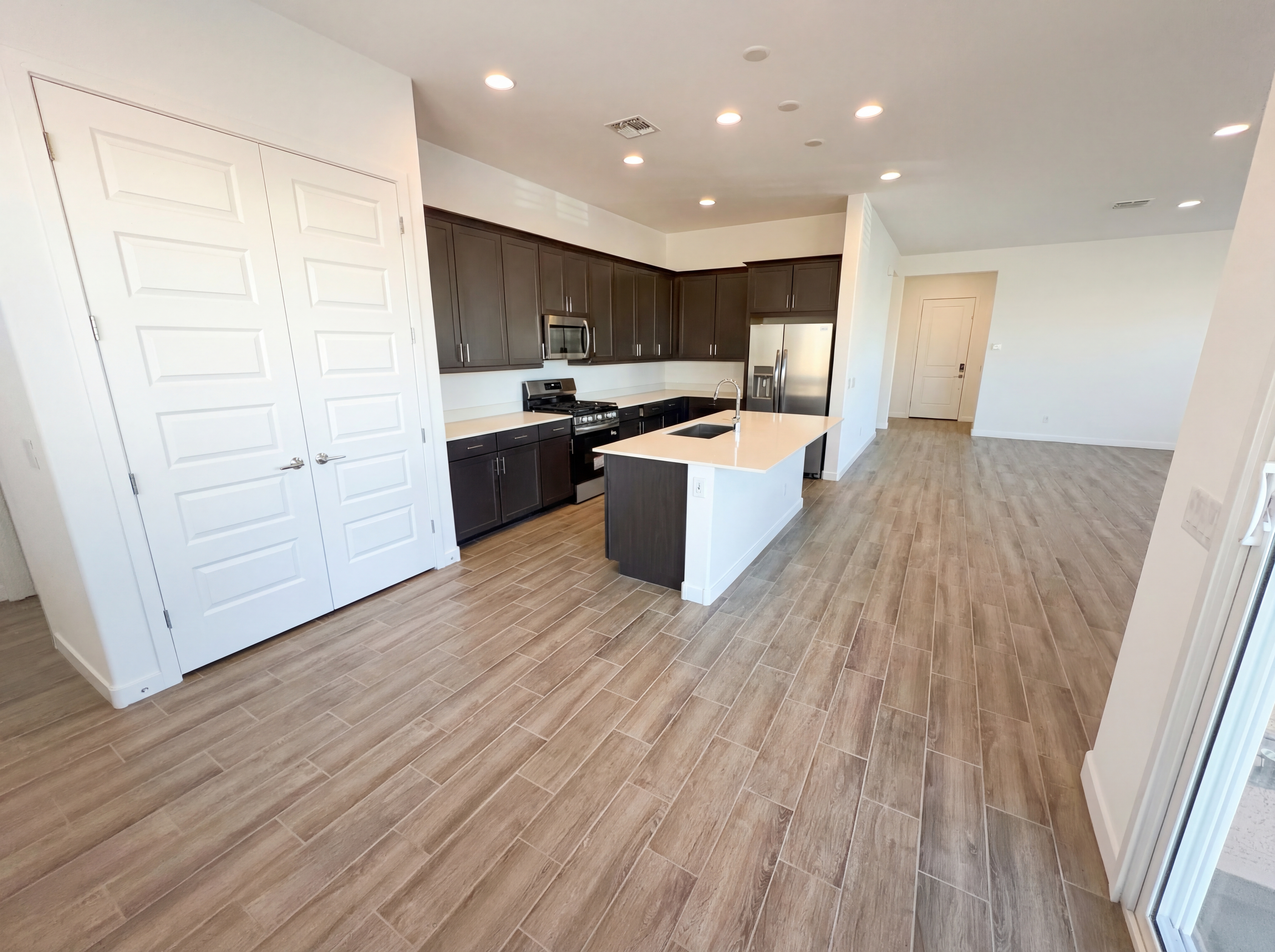 Photo 10 of 28 of 17624 W Lupine Ave, Goodyear, AZ