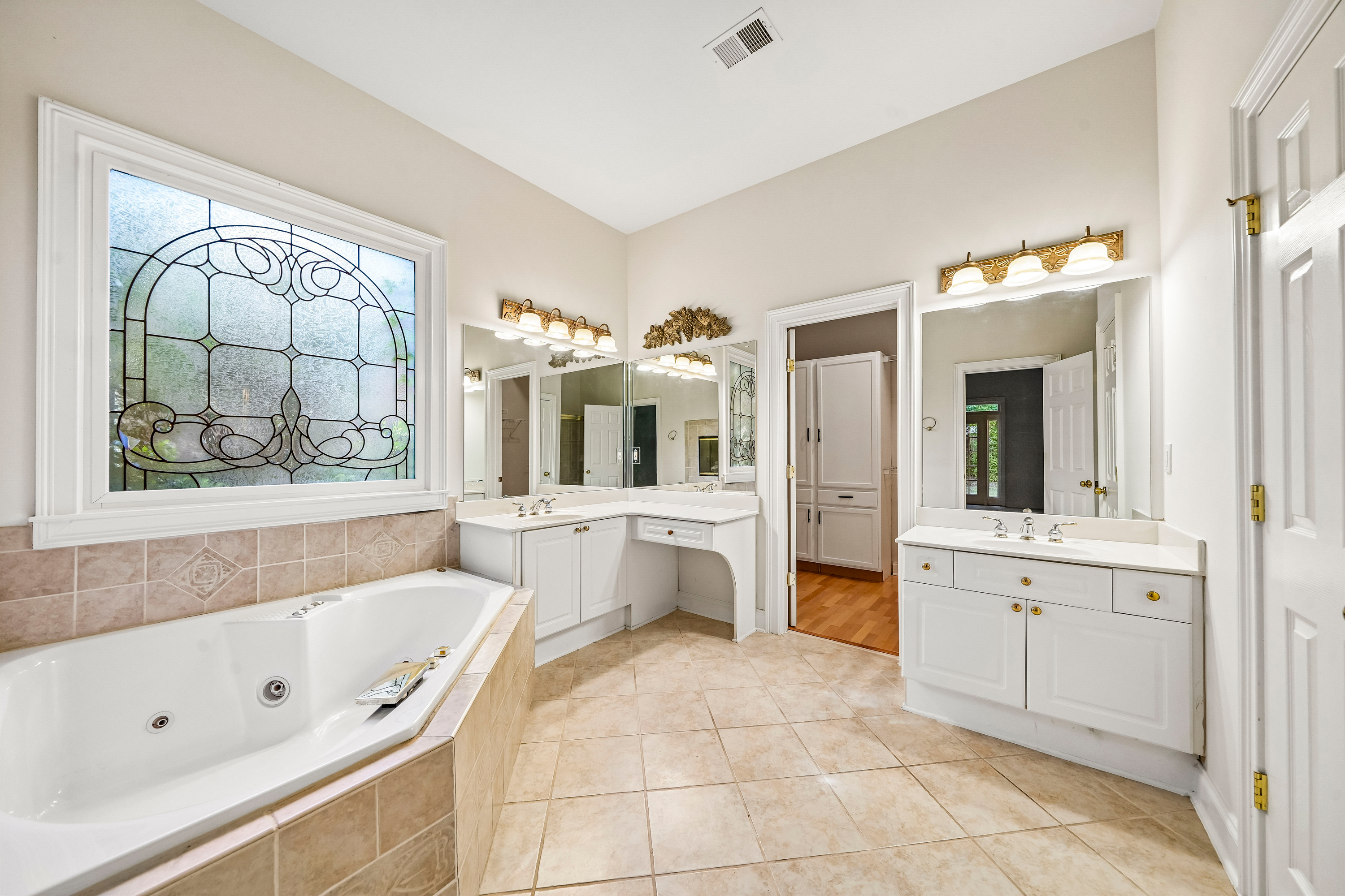 Photo 12 of 39 of 3054 Montclair Cir SE, Smyrna, GA